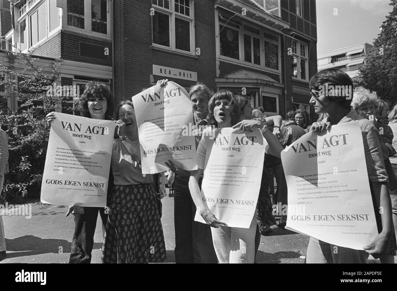 Womens rights protest 1976 hi-res stock photography and images - Alamy