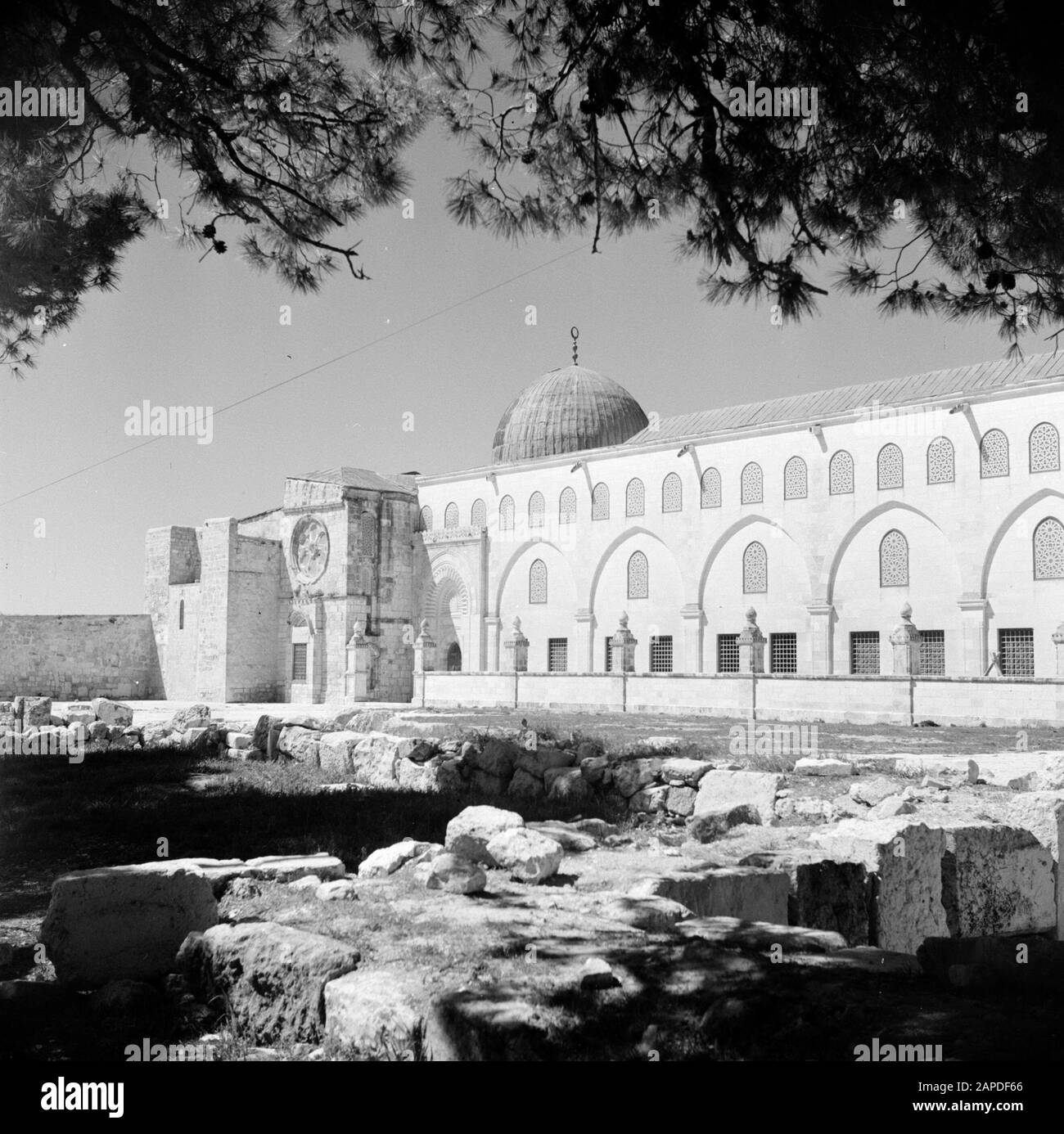 Middle East 1950-1955: Jerusalem Description: Al Haram Esh-Sharif - Temple Mount. Al Aqsa mosque Annotation: At the time of the recording this place was in Jordan Date: 1950 Location: Palestine, Jerusalem, Jordan, Moria Keywords: architecture, Islam, domes, mosques, walls, squares Stock Photo