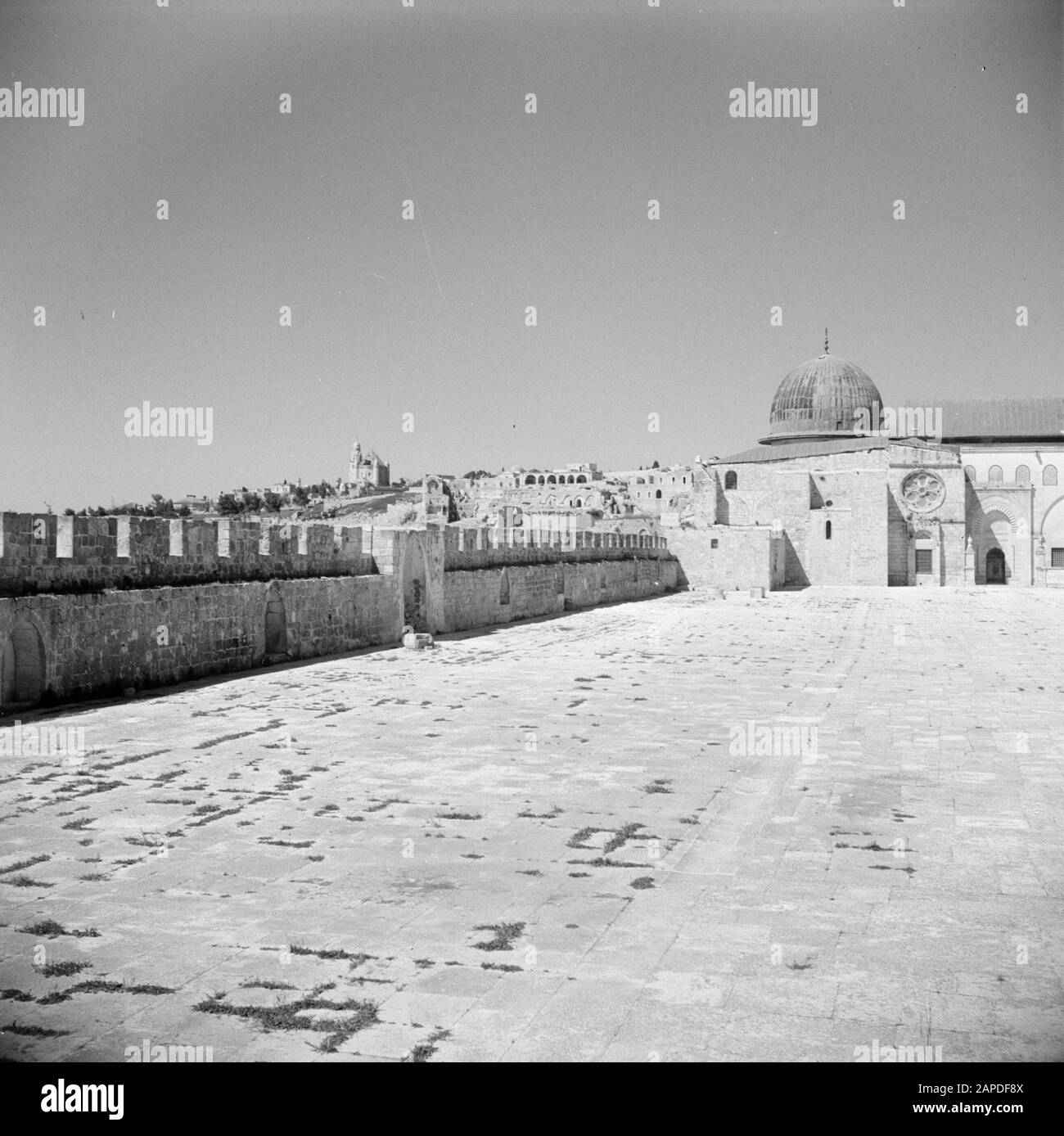 Middle East 1950-1955: Jerusalem Description: Al Haram Esh-Sharif - Temple Mount. Voorplein and Al Aqsa mosque Annotation: At the time of the recording this place was in Jordan Date: 1950 Location: Palestine, Jerusalem, Jordan Keywords: architecture, Islam, domes, mosques, walls, squares, portals, windows Stock Photo