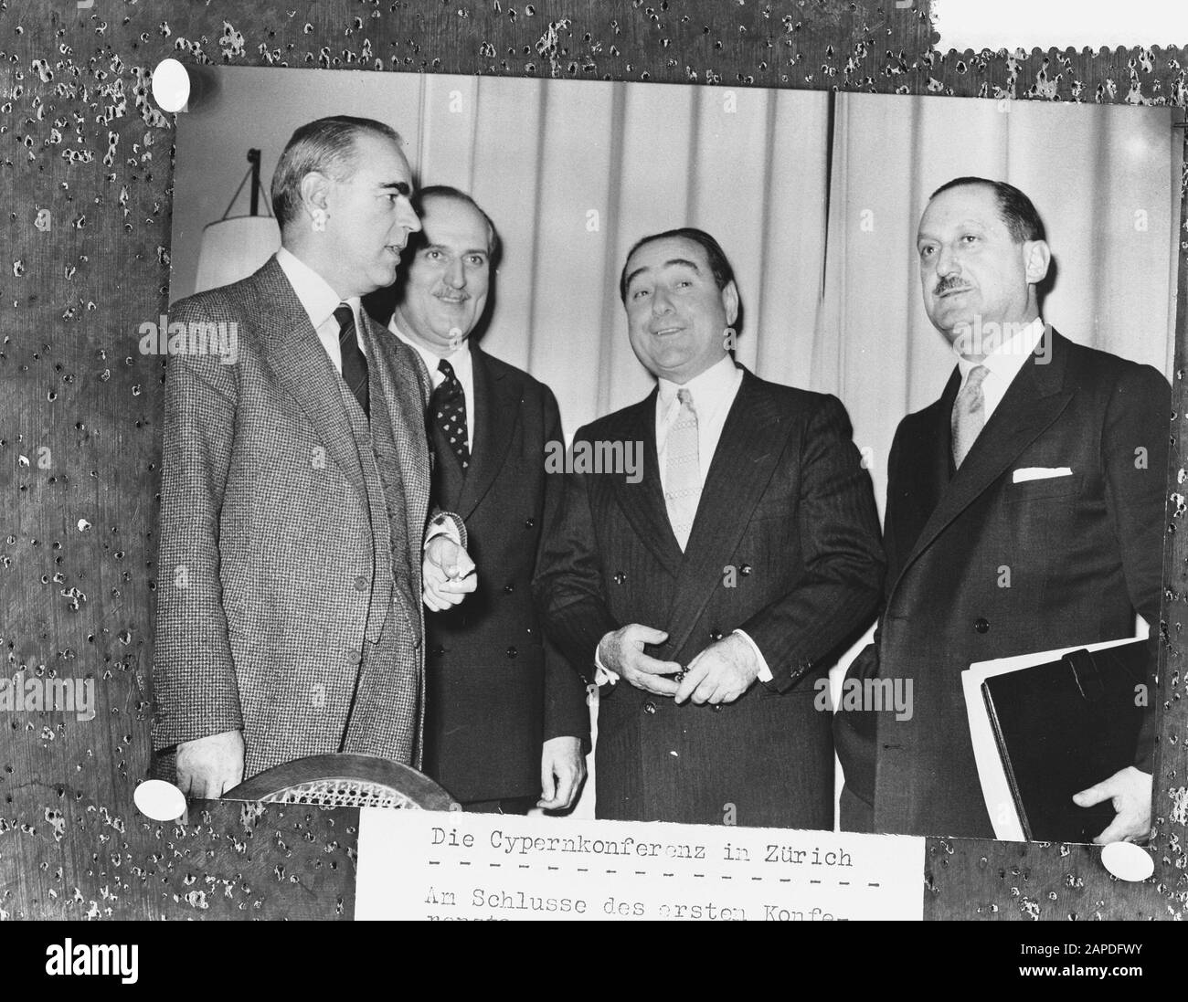 Cyprus conference between Greece and Turkey in Zurich by Prime Minister Karamanlis (Greek) Minister of Foreign Affairs Zorlu (Turkey) Prime Minister Menderes (Turkey), Evangelos Averoff Annotation: Repronegative Date: 10 February 1959 Location: Zurich Keywords: ministers, prime ministers Personal name: Karamanlis, Konstantinos, Menderes, Adnan, Zorlu, Fatui Rustu Stock Photo