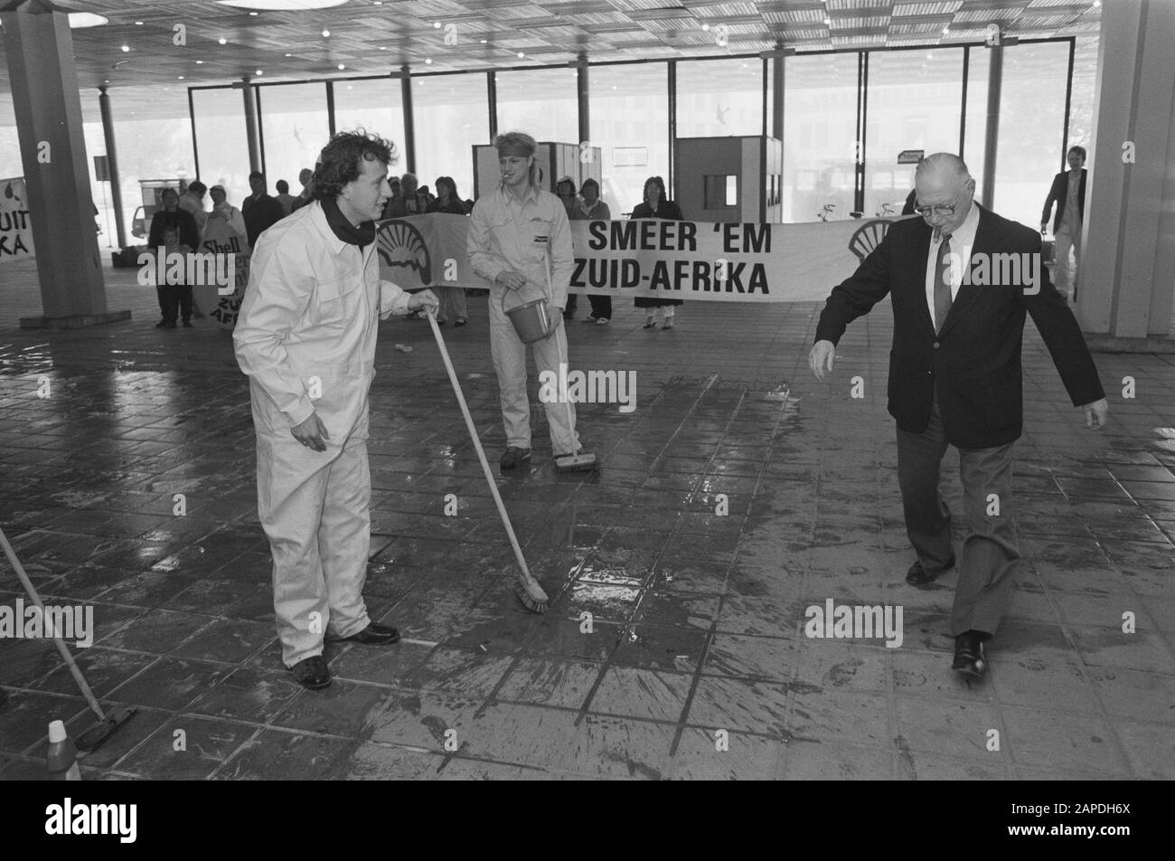 Boycott shell Black and White Stock Photos & Images - Alamy