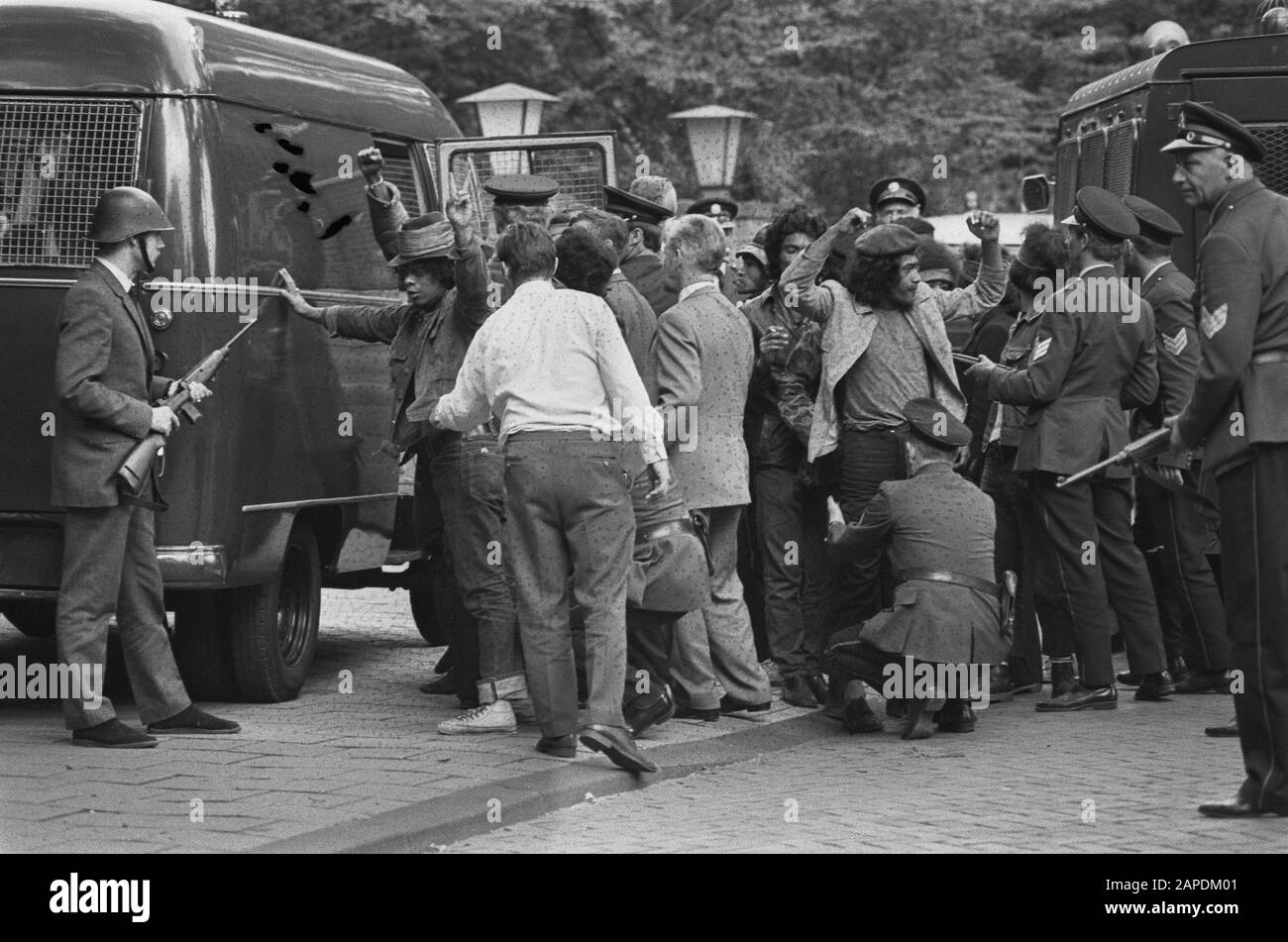 Ambonese occupying home Indonesian Ambassador, Wassenaar; Ambonese are searched before entering police cars Date: 31 August 1970 Location: Wassenaar, Zuid-Holland Keywords: Ambonese, police cars Stock Photo