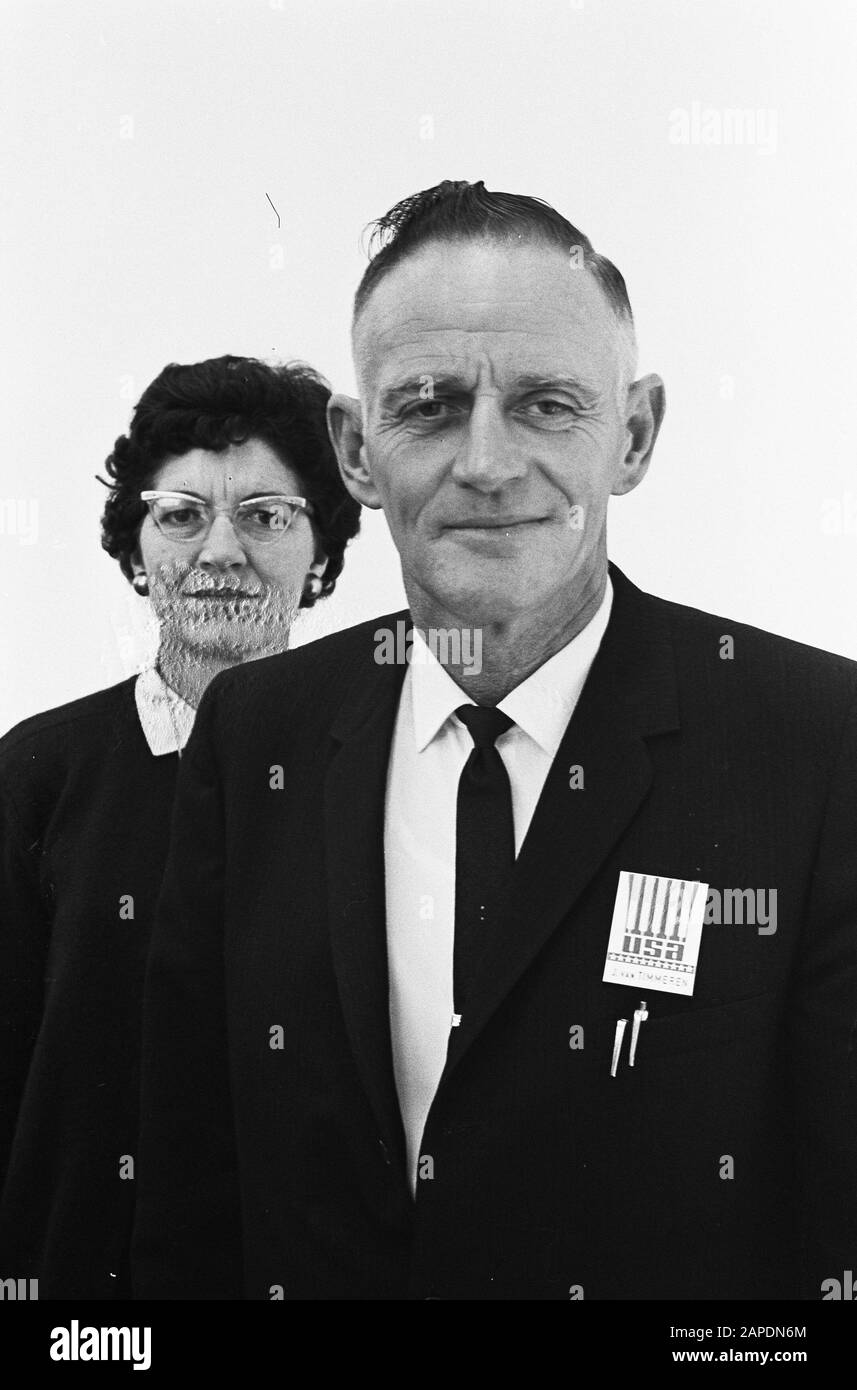 American exhibition in RAI opened by Lyndon Johnson. The couple of Timmeren from America for the first time in the Netherlands talks about farm Dates:6 November 1963 Location: Amsterdam, Noord-Holland Keywords: couples, exhibitions Personal name: Johnson Lyndon Institutionname: RAI Stock Photo