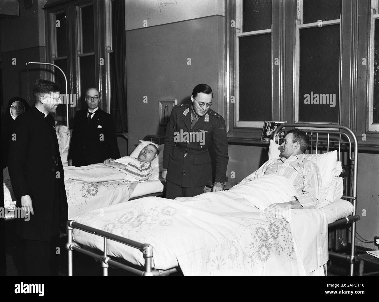 HIE [Holland in England]/Anefo London series Description: Visit of Prince Bernhard to St. Joseph Hospital at Preston Date: 1944 Location: Great Britain, Preston Keywords: visits, patients, princes, World War II, hospitals Personal name: Bernhard (prince Netherlands) Stock Photo