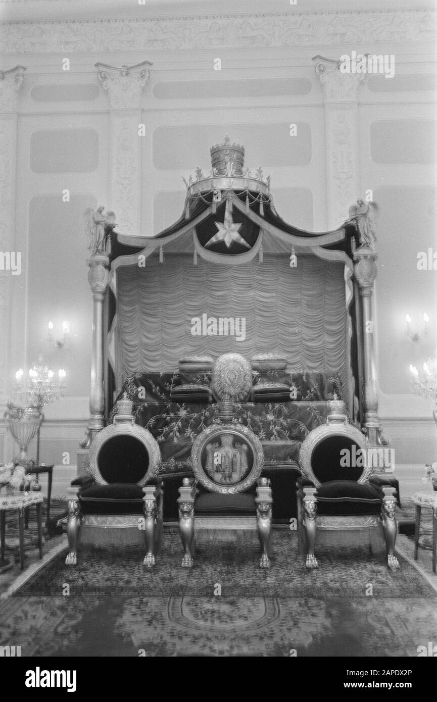 Workers polish floor awaiting Royal bezo at Djubili Palace Interior Imperial Palace Date: January 27, 1969 Keywords: Interior Stock Photo