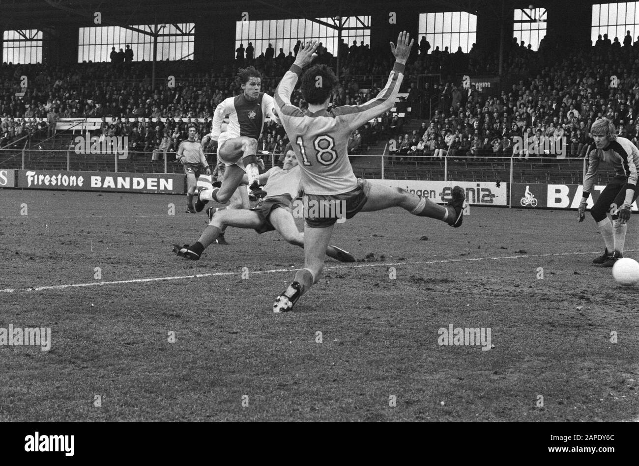 Ajax against FC Utrecht Description: Arnesen scores 1st goal along the Kruijk (18) and goalkeeper van Breukelen (right) Date: March 25, 1979 Location: Amsterdam, Noord-Holland Keywords: sport, football Personal name: Arnesen, Frank, Breukelen, Hans van, Kruijk, Ton de Stock Photo
