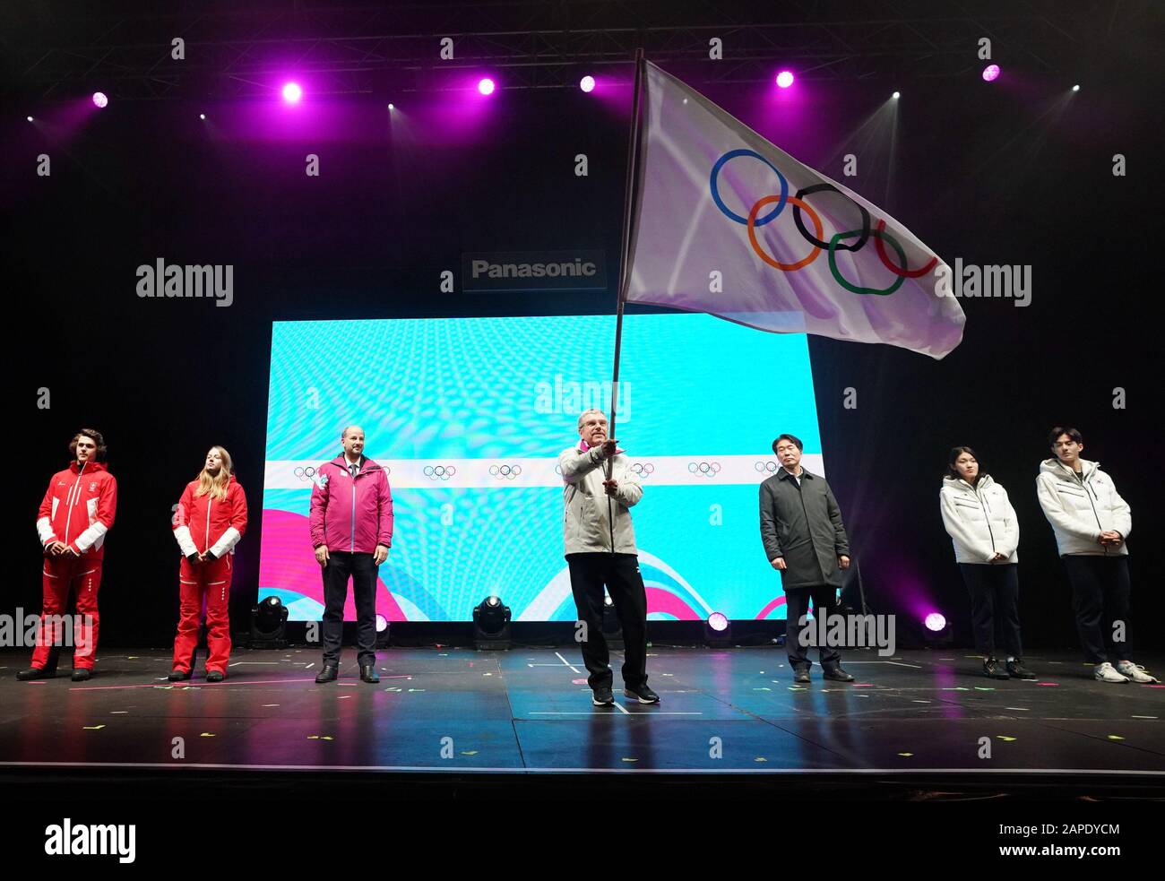Ioc olympic flag hires stock photography and images Alamy