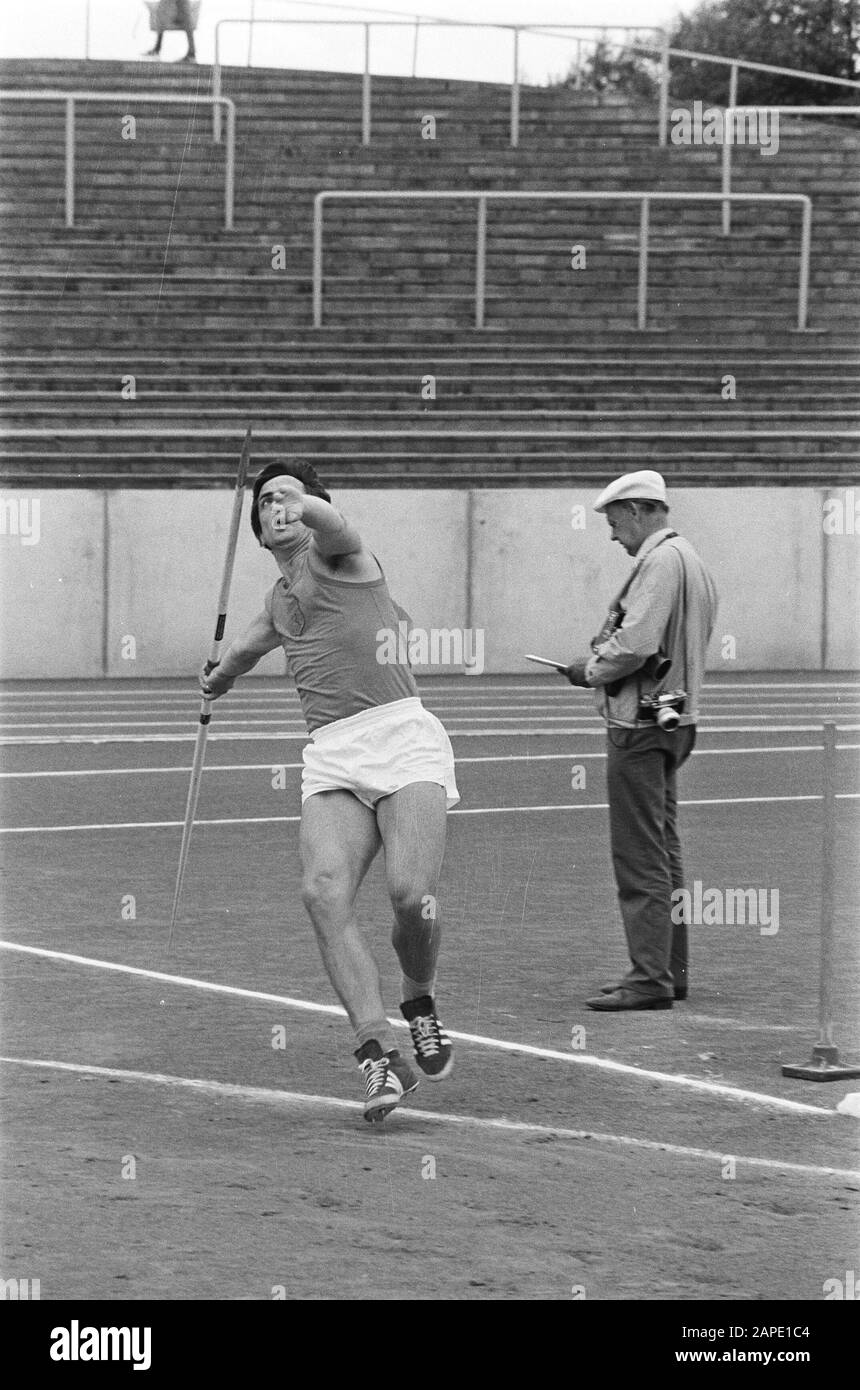 Athletics West Germany (B) against Netherlands, men in Munster (West Germany) Date: 18 July 1971 Location: Munster, West Germany Keywords: ALETICS Stock Photo