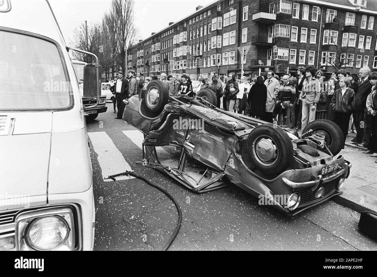 Car accident at Rooseveltlaan Amsterdam with 5 wounded Description