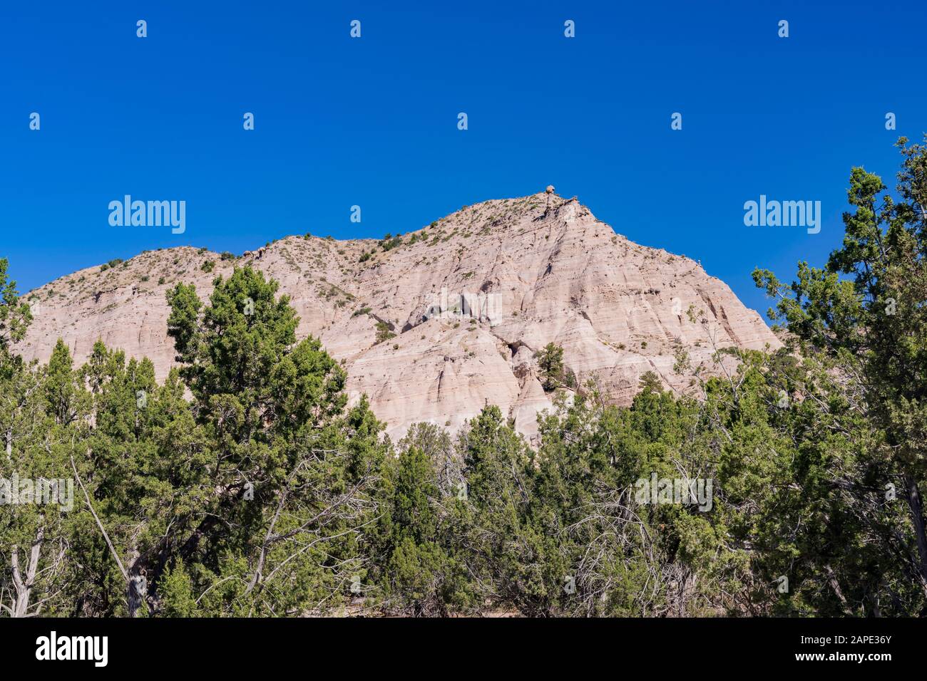 sunny-view-of-the-famous-kasha-katuwe-te