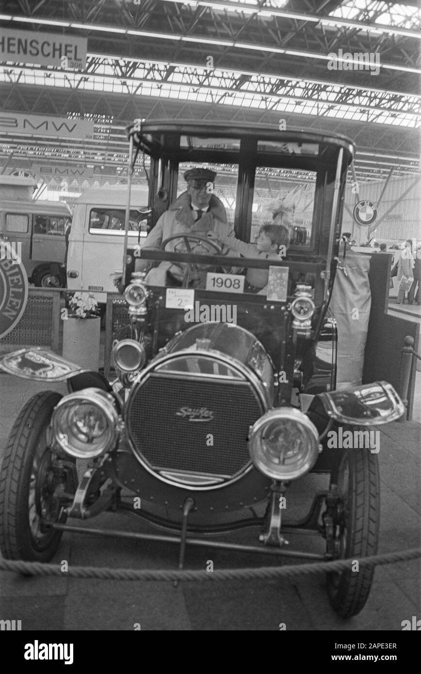 Car exhibition RAI, Amsterdam; boy in old Spijker Date: February 15, 1971 Location: Amsterdam, Noord-Holland Keywords: cars, exhibitions Institution name: RAI Stock Photo