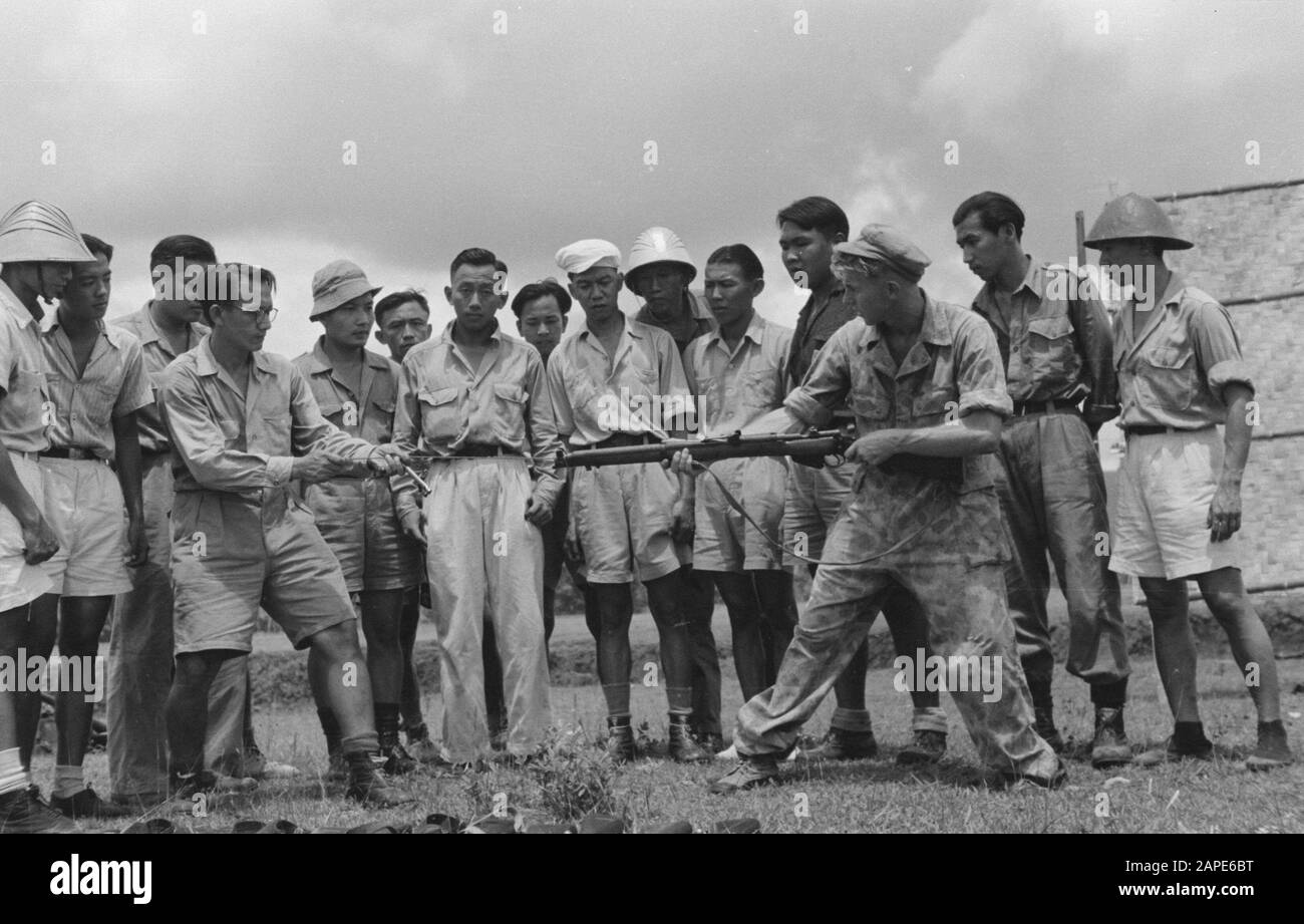 Bandoeng. Recruits of the Chinese Security Corps Pao An Tui Description: Bandoeng: Recruits of Pan An Tui in training. Sergeant Wellaerd from Cingen (Zeeland) teaches in the maintenance of weapons. Date: October 1947 Location: Indonesia, Dutch East Indies Stock Photo
