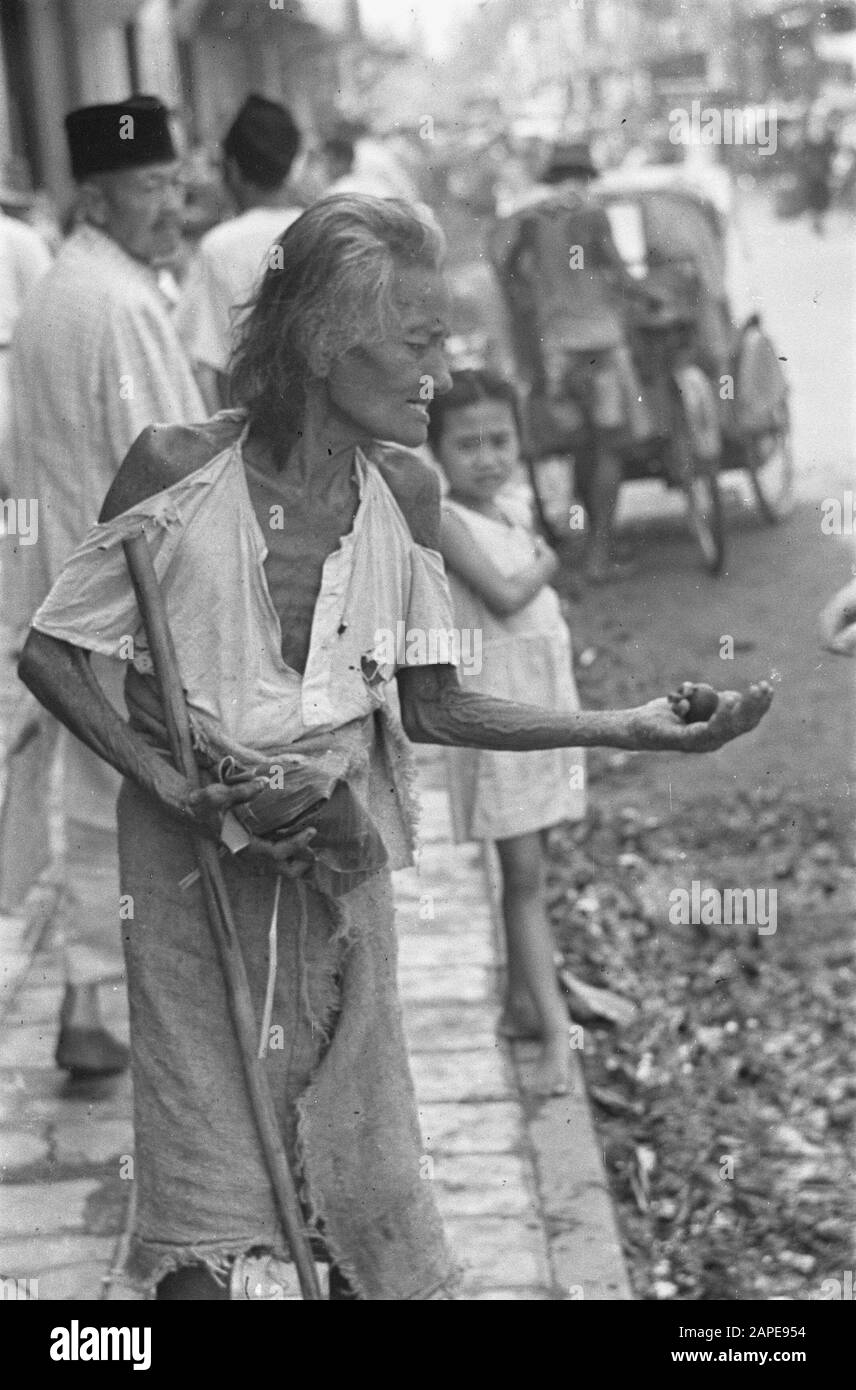 Dressed in rags hires stock photography and images Alamy