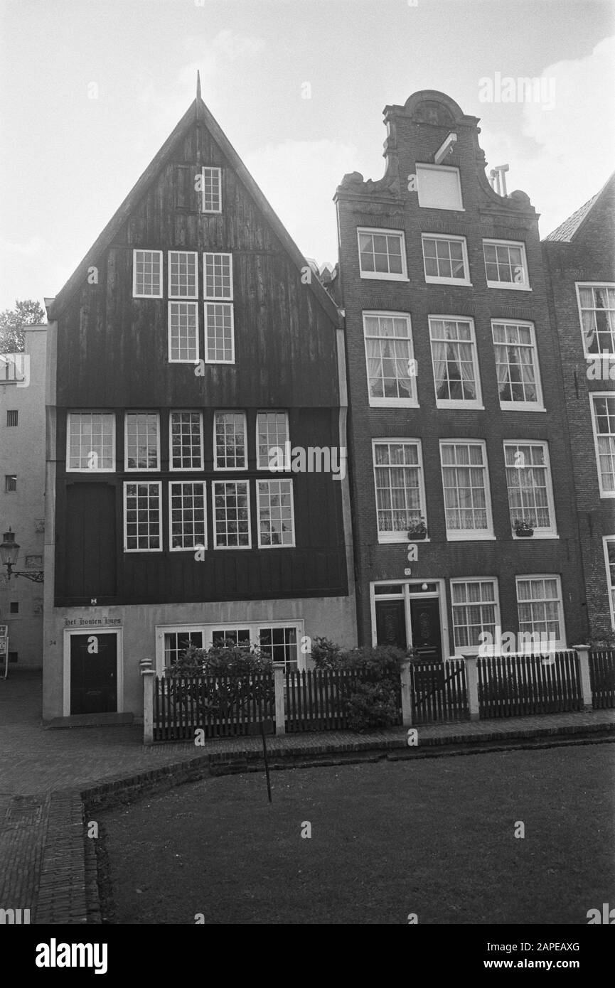 Begijnhof te Amsterdam Date: September 14, 1972 Location: Amsterdam, Noord-Holland Keywords: homes Institution name: Begijnhof Stock Photo