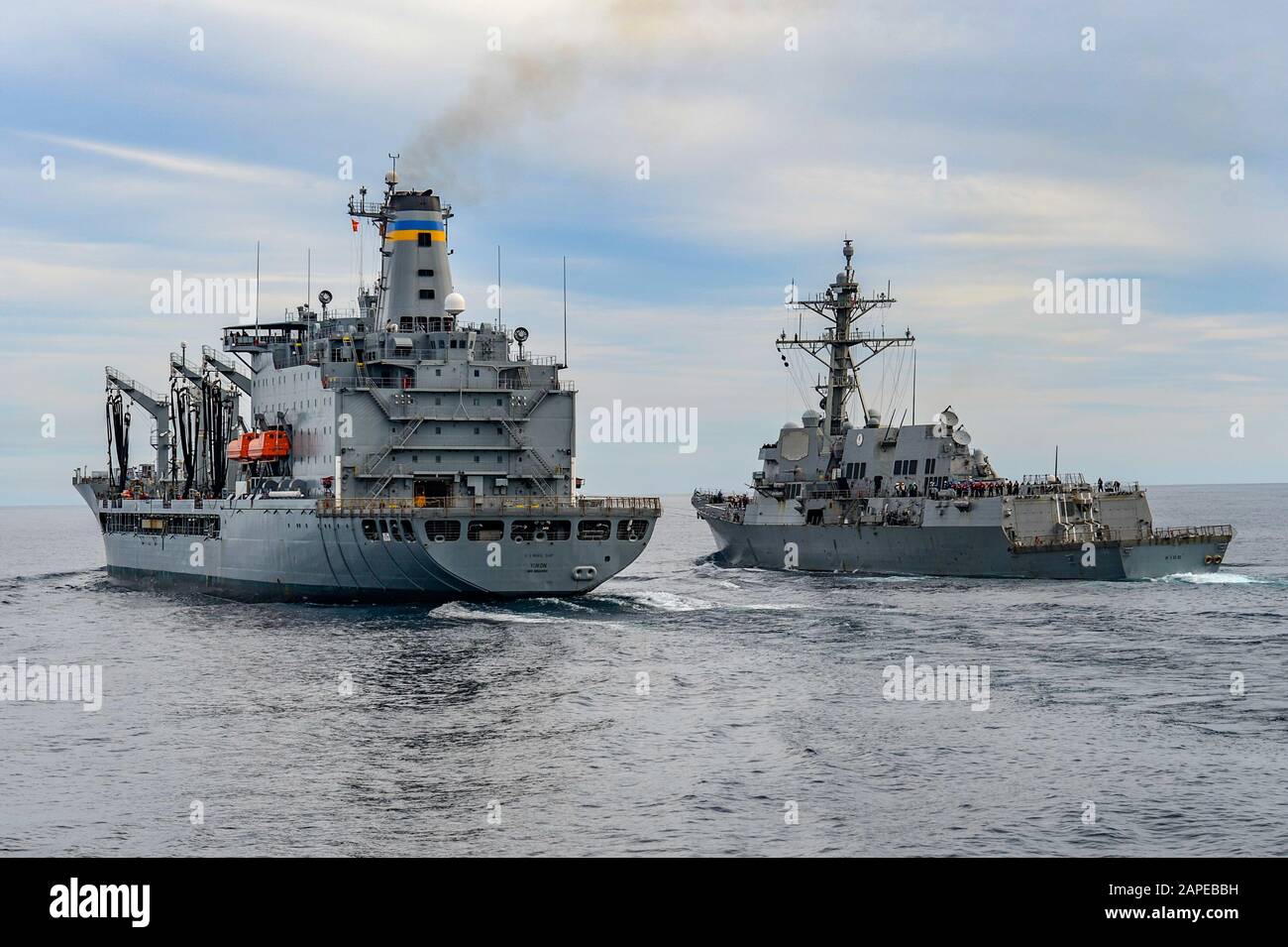 PACIFIC OCEAN (Jan. 19, 2020) The Arleigh Burke-class guided-missile destroyer USS Kidd (DDG 100) pulls alongside the Military Sealift Command fleet replenishment oiler USNS Yukon (T-AO 202) for a replenishment-at-sea Jan. 19, 2020. Kidd, part of the Theodore Roosevelt Carrier Strike Group, is on a scheduled deployment to the Indo-Pacific. (U.S. Navy photo by Mass Communication Specialist 3rd Class Sean Lynch) Stock Photo