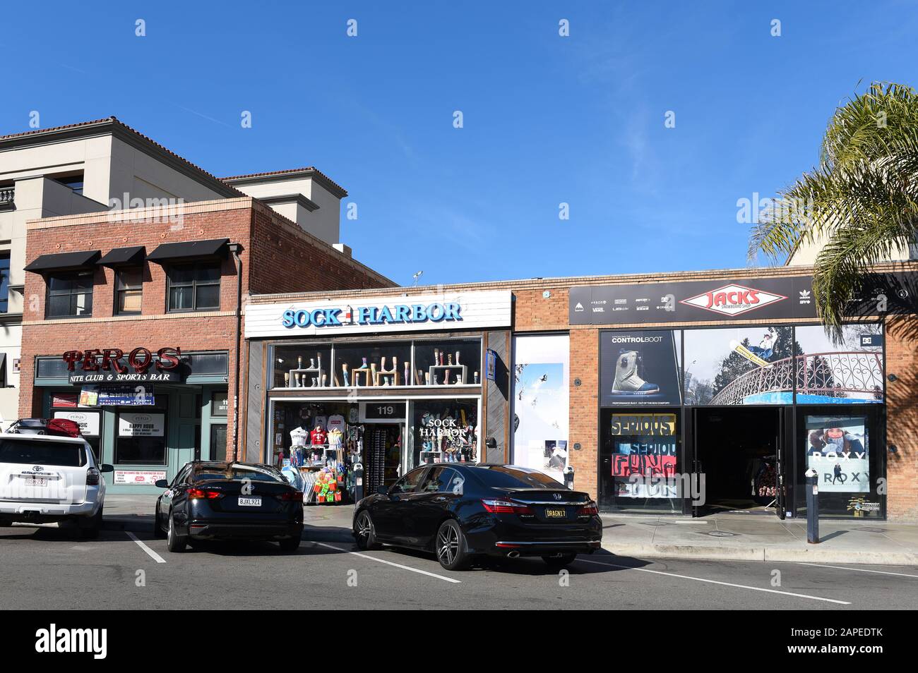 HUNTINGTON BEACH, CALIFORNIA - 22 JAN 2020: Shops and Restaurants on Main Street in Downtown Huntington Beach. Stock Photo