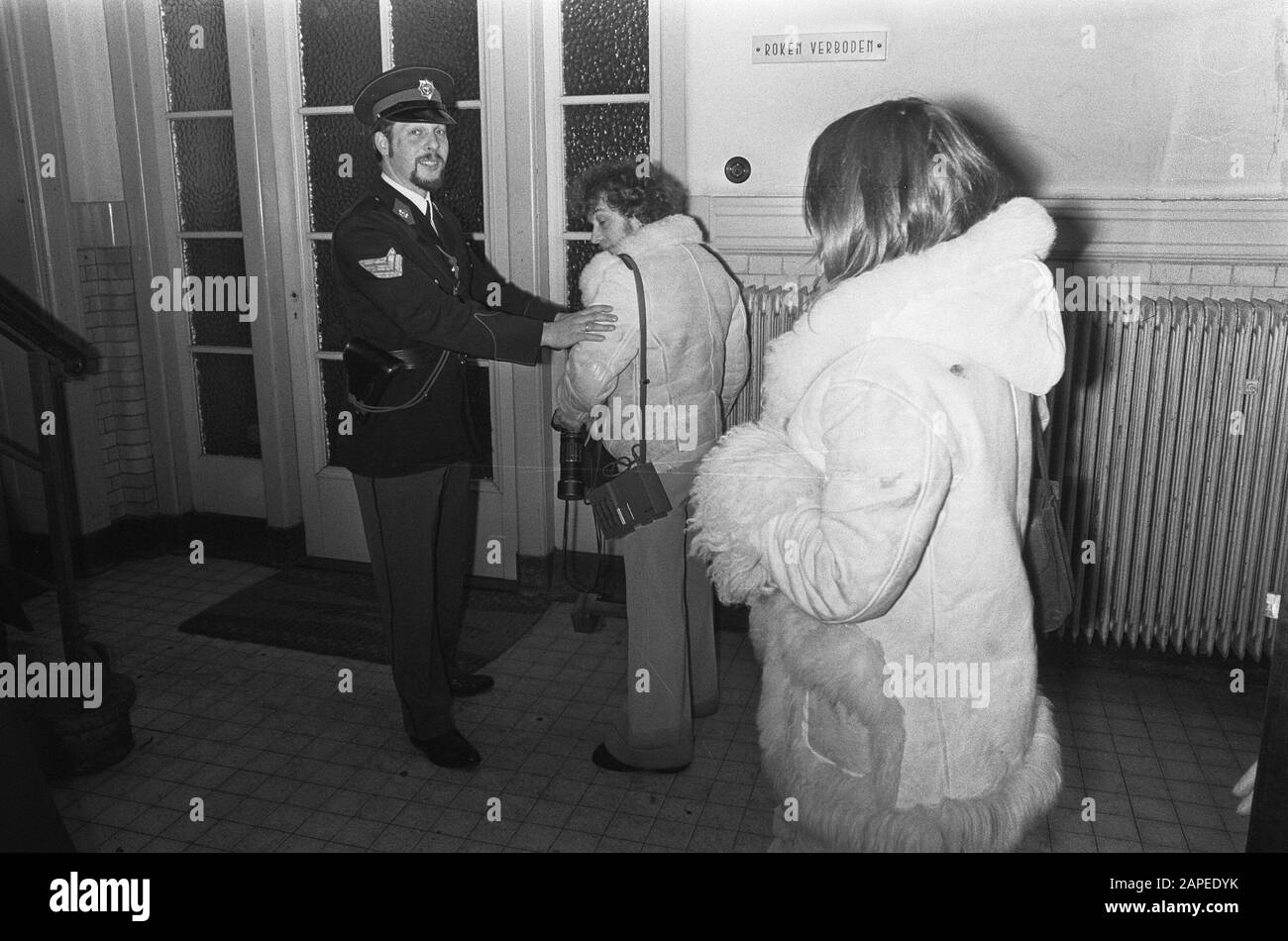 The treatment of the Deil case by the court in Den Bosch Description: Interested people and press staff are searched Date: 29 November 1973 Location: Den Bosch, Noord-Brabant Keywords: searches Stock Photo