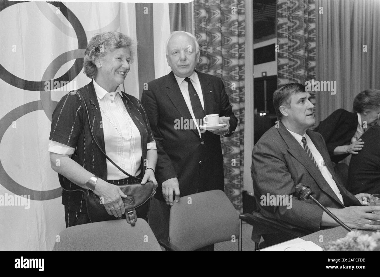 Appointment of the new board of the Dutch Olympic Committee (NOC) in The Hague; v.l.n.r. interim chairman Anneke le le Coultre, the new chairman Koos Idenburg and IOC director Anton Geesink Date: 29 May 1989 Location: The Hague, Zuid-Holland Keywords: appointments, board, committees, chairmen Personal name: Coultre, Anneke le, Geesink, Anton, Idenburg, Koos Stock Photo