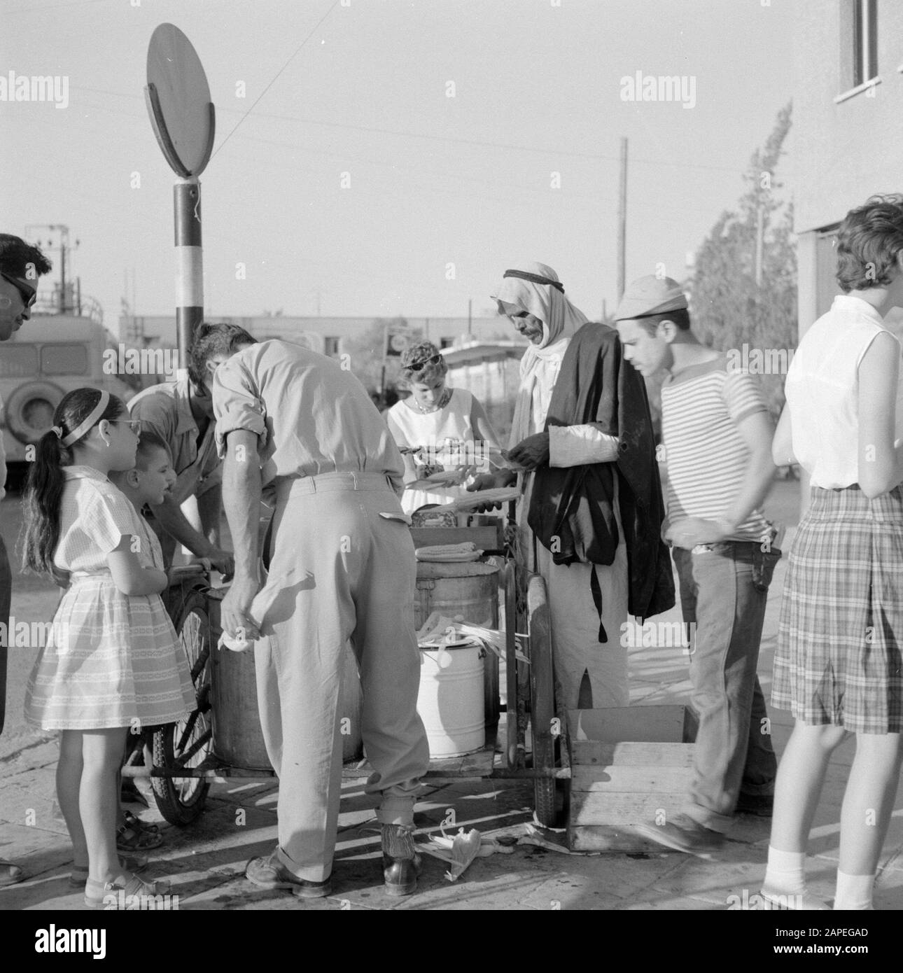 Israel Bersjeba Description Bersjeba. Seller of corn cobs with