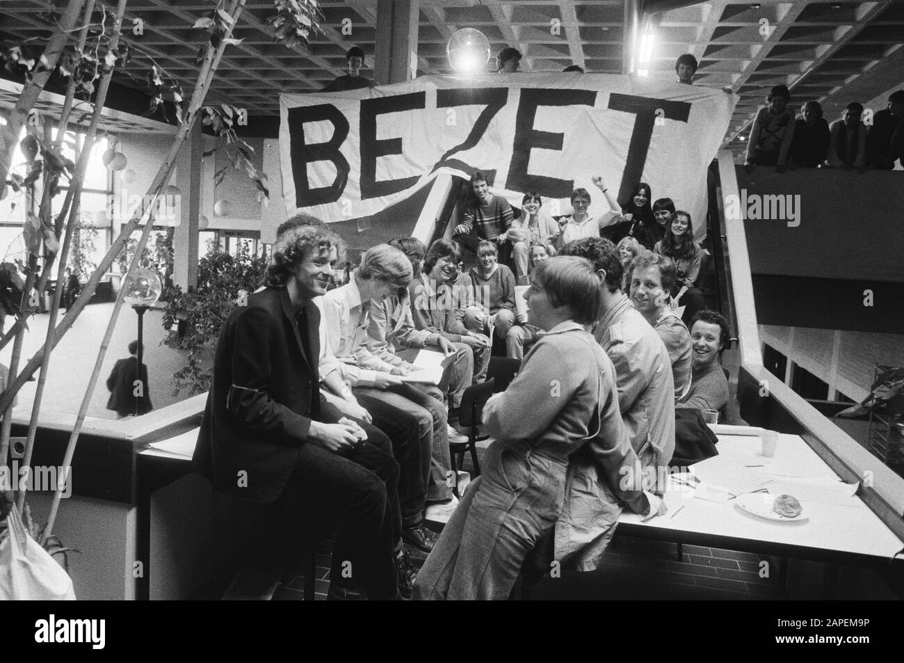 Occupation of the VU in Amsterdam in protest against the plans of the Tasaakdivisioningscommission Education (TVC) Date: 27 april 1983 Location: Amsterdam, Noord-Holland Keywords: Occupations, cuts, scientific education Stock Photo
