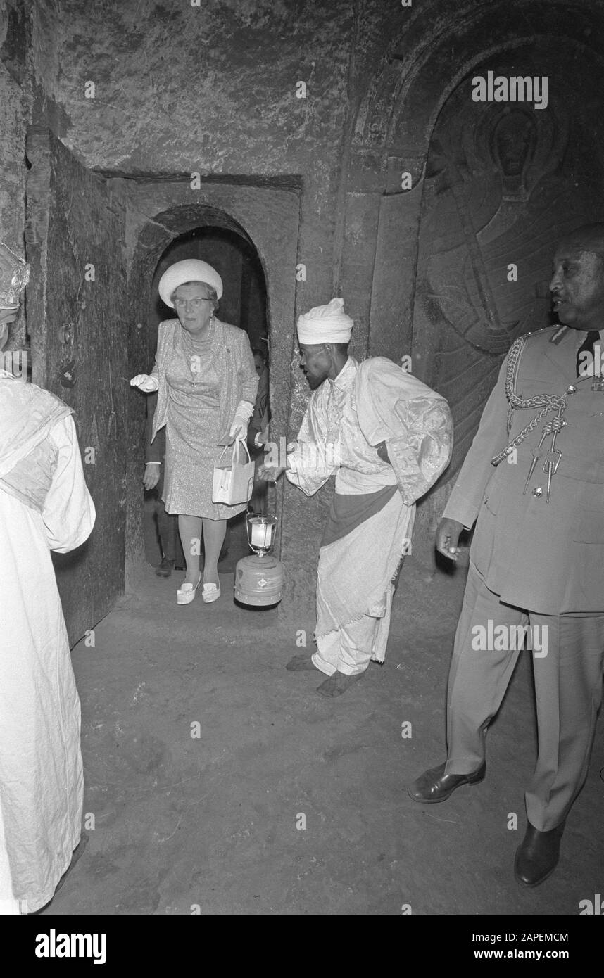 Visit to 1000 year old Coptic Churches at Lalibela. Queen Juliana at the grave of Lalibela (900 years ago Queen) Date: January 30, 1969 Location: Ethiopia Keywords: churchs, queens, state visits Personal name: Juliana (queen Netherlands) Stock Photo