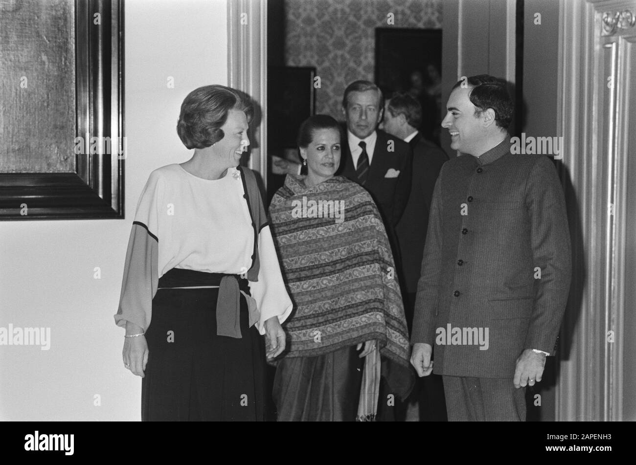 Visit Prime Minister Rajiv Gandhi of India; welcome at Palace Huis ten Bosch; Prince Claus, Mrs. Gandhi, Queen Beatrix and Prime Minister Gandhi Date: 25 October 1985 Location: The Hague, Zuid-Holland Keywords: Receipts, visits, queens, prime ministers Personal name: Beatrix, queen, Claus, prince, Gandhi, Rajiv Institution name: Palace Huis ten Bosch Stock Photo