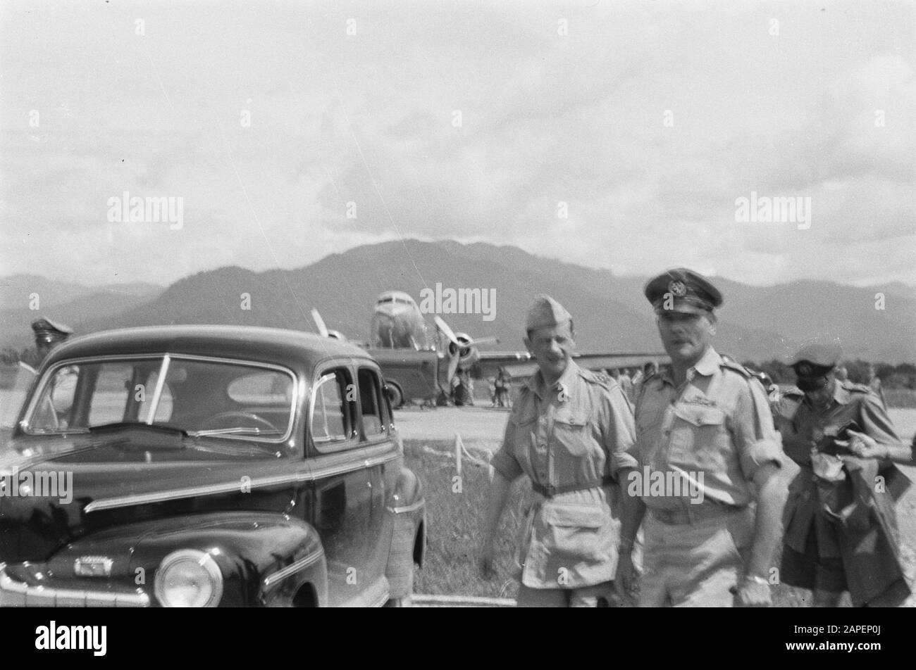 [DCL] Visit Major General Sas to U-Brigade (Padang) Description: Visit of Major General Sas [to the U-Brigade]. At the airport he was received by Colonel J.W. Sluyter Date: December 1947 Location: Indonesia, Dutch East Indies, Padang, Sumatra Stock Photo