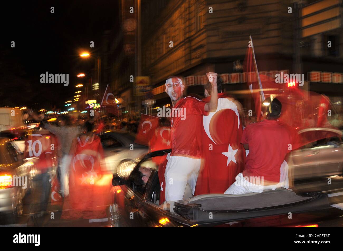 Türkische Fußballfans, Euro 2008 Vienna - Turkish Soccer Fans, Euro 2008 Vienna Stock Photo