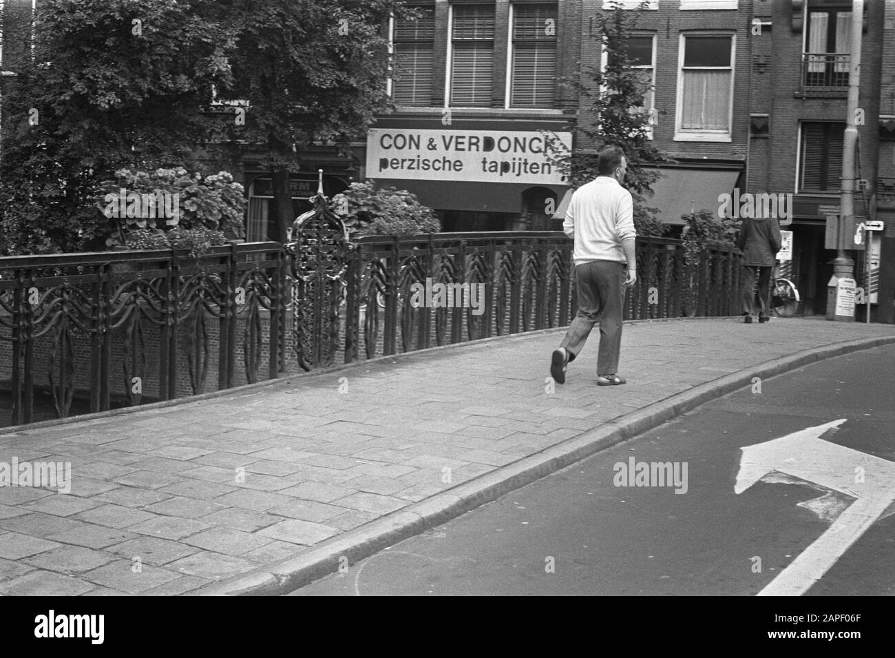 Flower boxes at bridge railings in Leidsestraat in Amsterdam Date 23 August 1972 Location