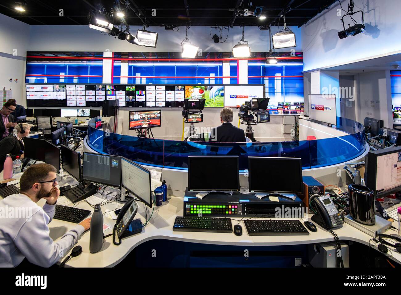 Sky News Studio là một trong những nơi đầu tiên cập nhật những tin tức mới nhất và quan trọng nhất. Hãy xem hình ảnh để khám phá một góc nhìn đặc biệt tại trung tâm tin tức này.