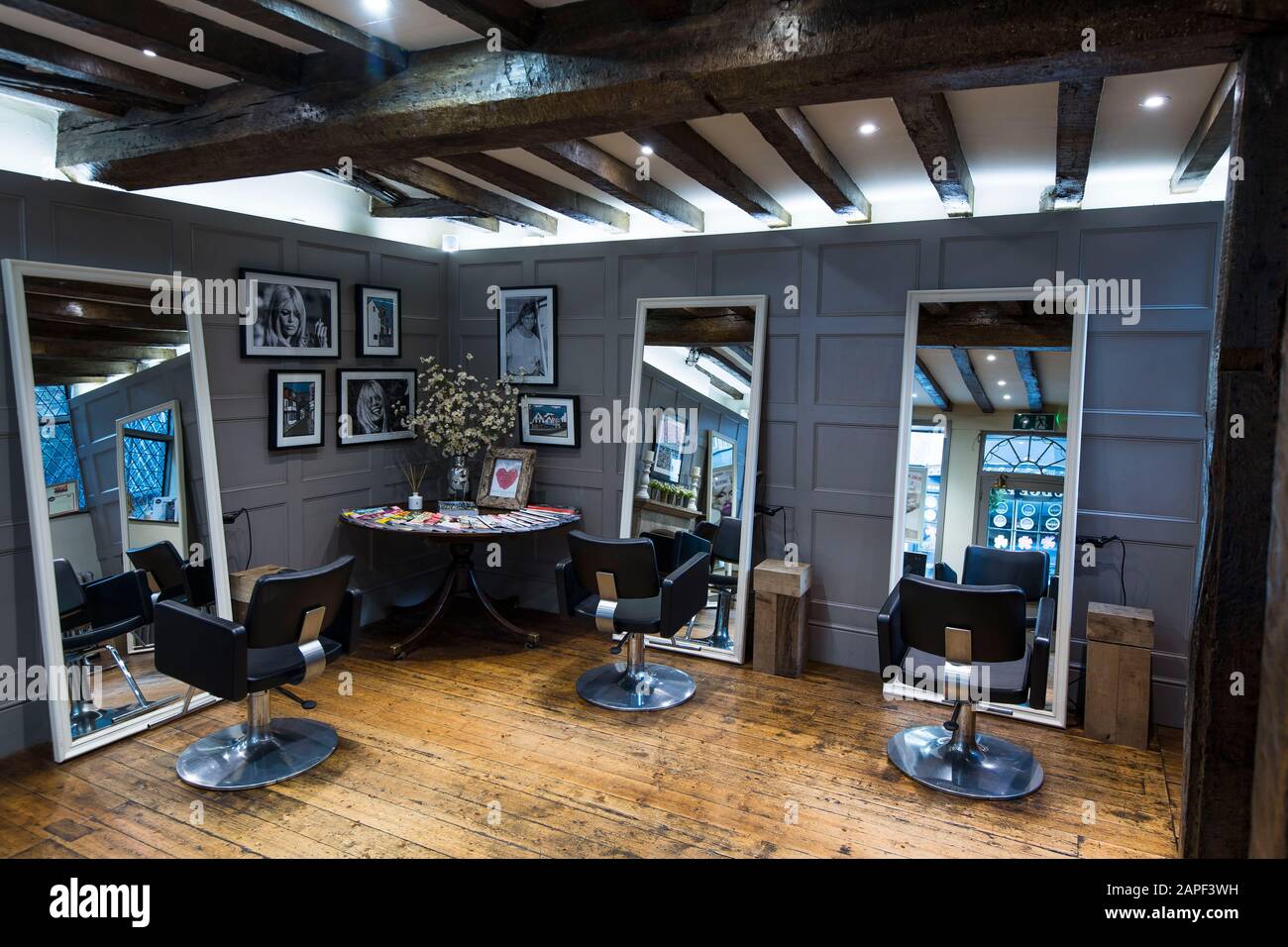 Smith England hairdressers Stock Photo Alamy
