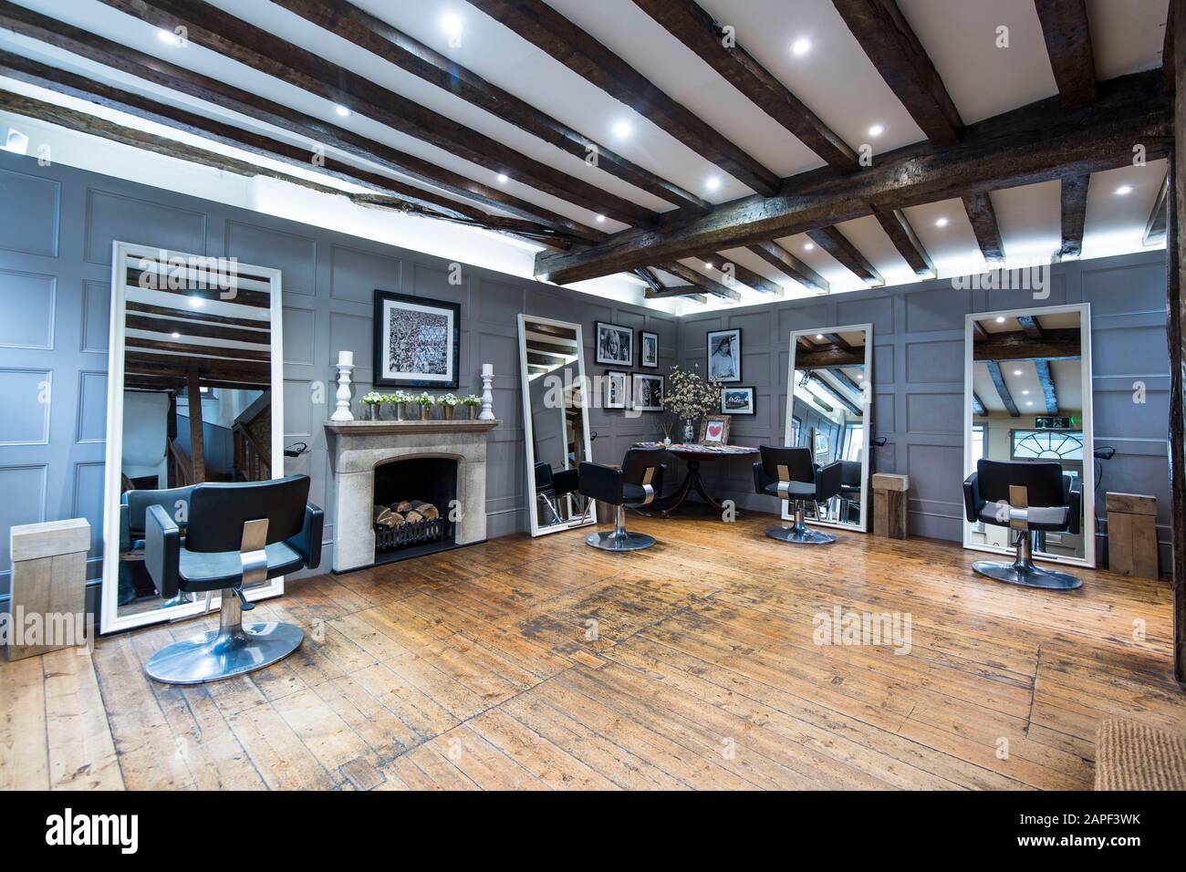 Smith England hairdressers Stock Photo Alamy