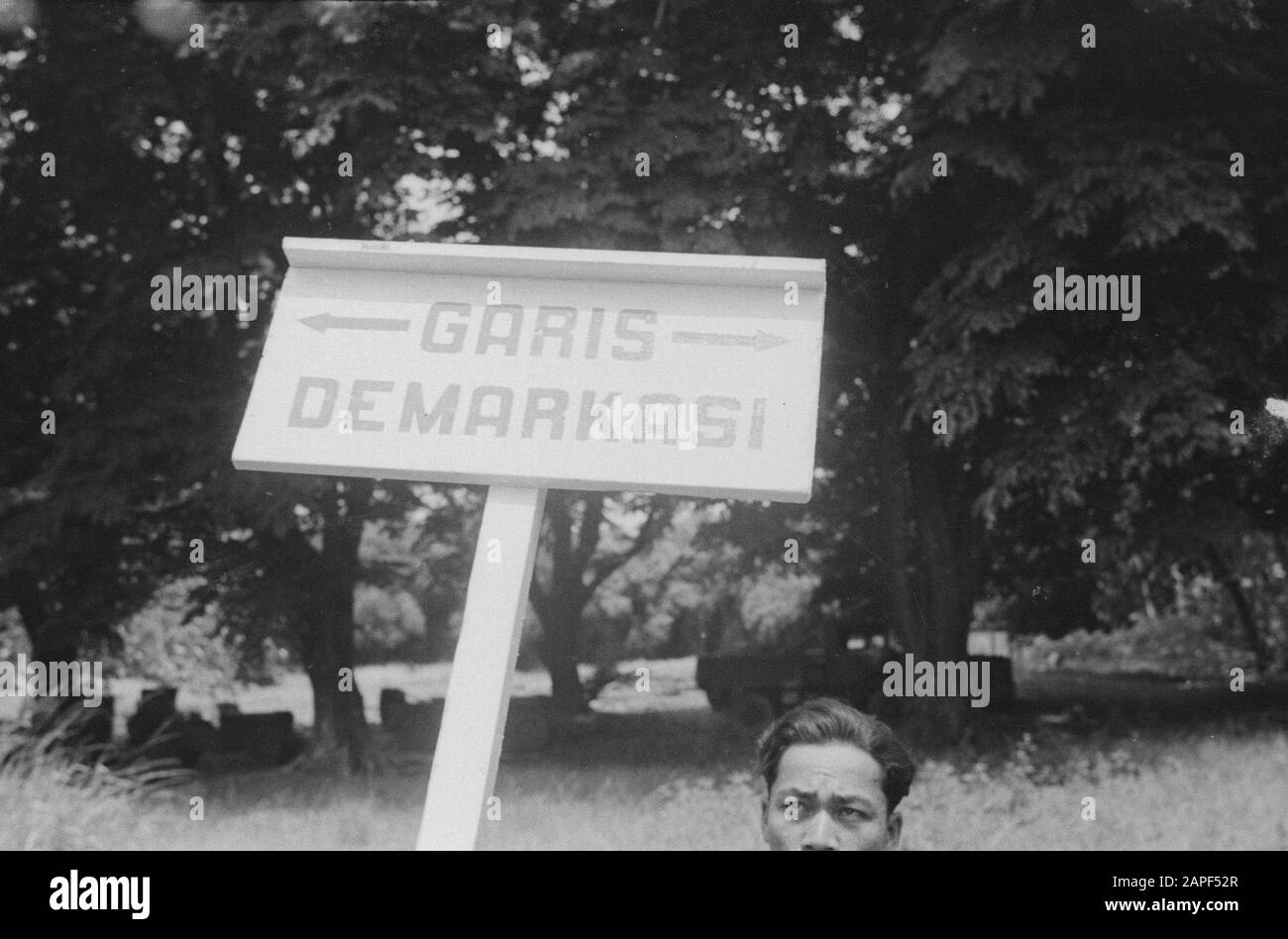 Demarcation line Bandoeng Description: Board with the text Garis Demarkasi Date: March 1947 Location: Bandoeng, Indonesia, Java, Dutch East Indies Stock Photo