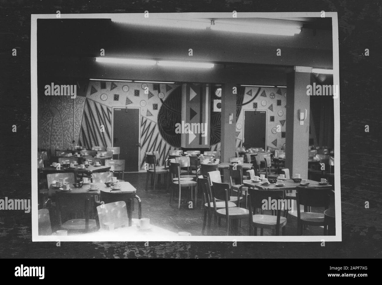 6.5x9 Canteen of the Ardath Tobacco Company Ltd. in Dordrecht (from