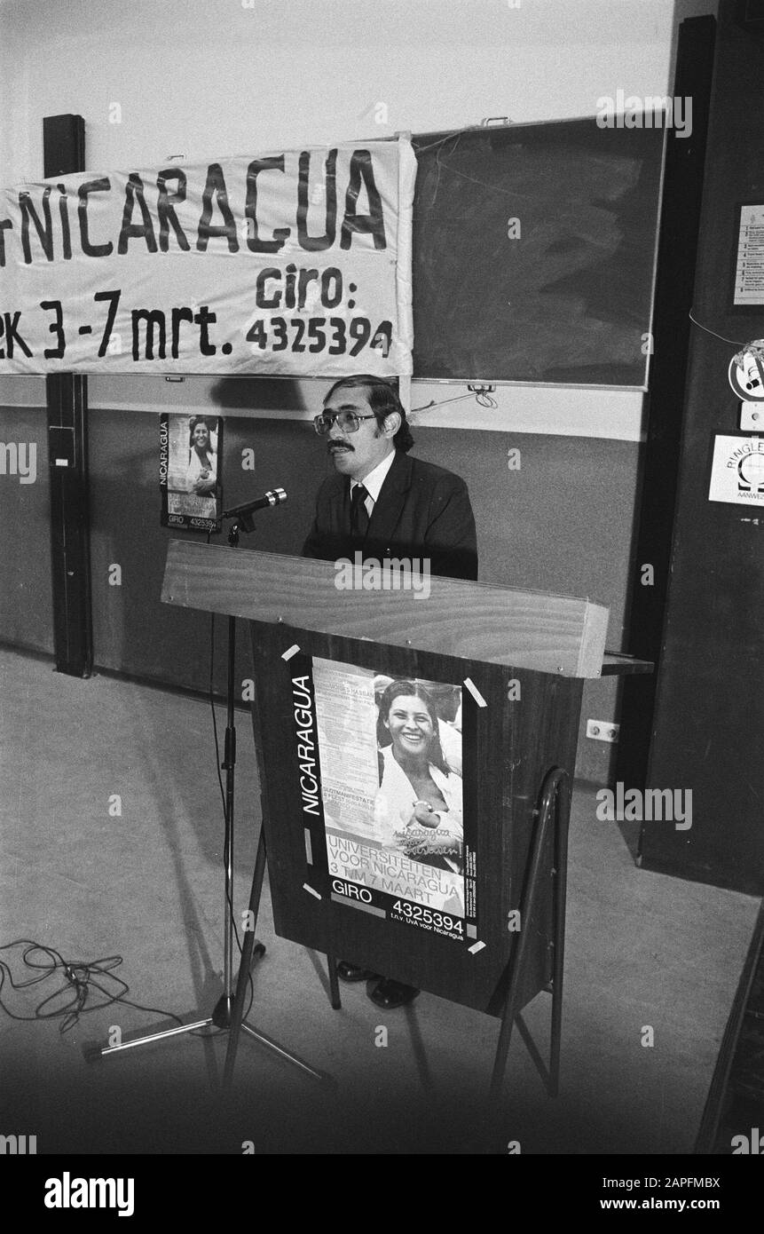 Mayor Moises Hassan Morales at the University of Amsterdam during a five-day visit to Amsterdam Annotation: Moises Hassan Morales was appointed by Daniel Ortega in 1985 as Mayor of Managua Date: March 3, 1986 Location: Amsterdam, Noord-Holland Keywords: visits, mayors, banners, speeches, universities Personal name: Hassan, Moises Stock Photo