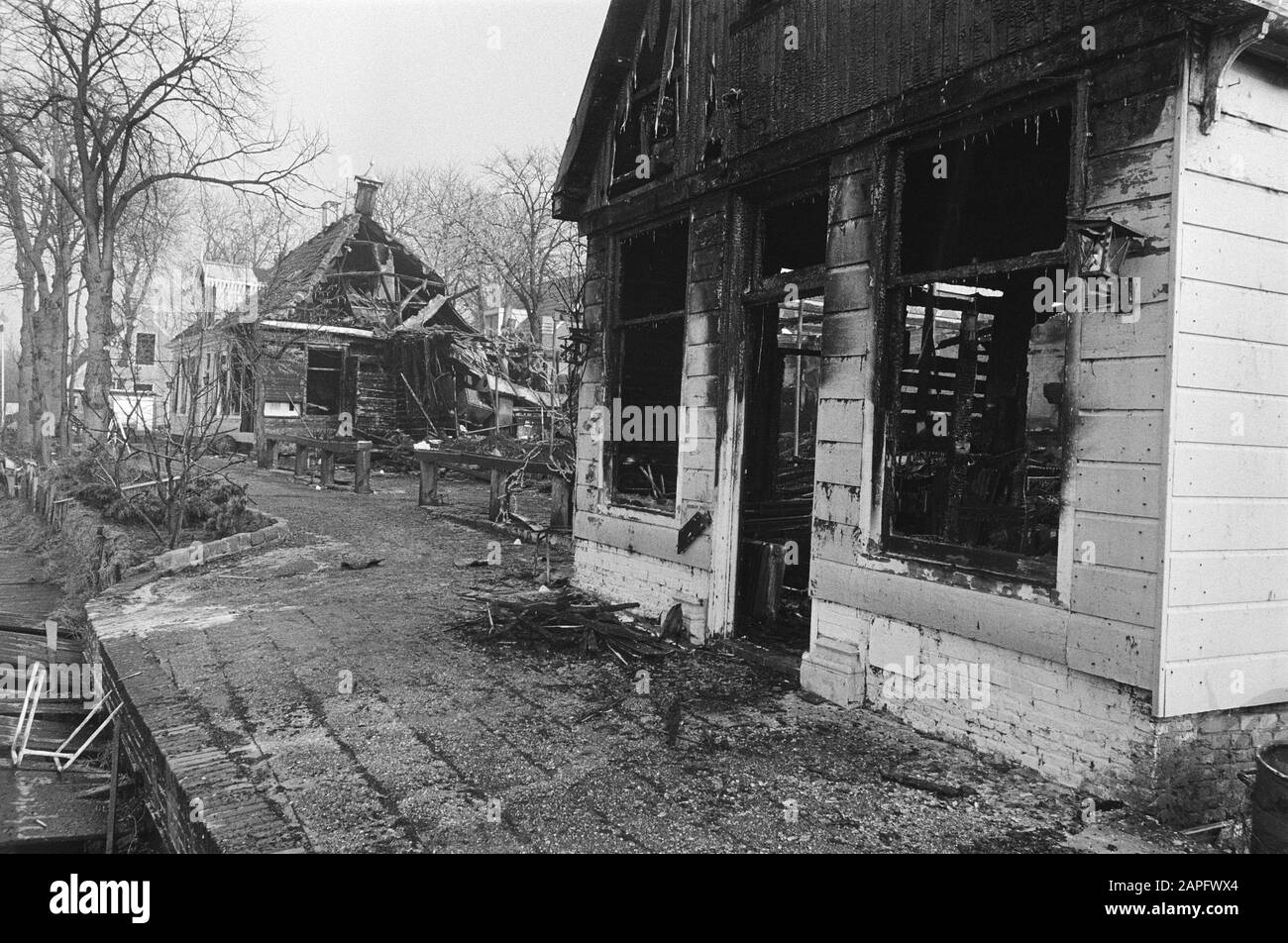 Cafe-restaurant Neeltje Pater in Broek in Waterland burned down, large part  was historical monument Date: 23 February 1981 Location: Broek in Waterland  Keywords: fires, cafes, restaurants Stock Photo - Alamy