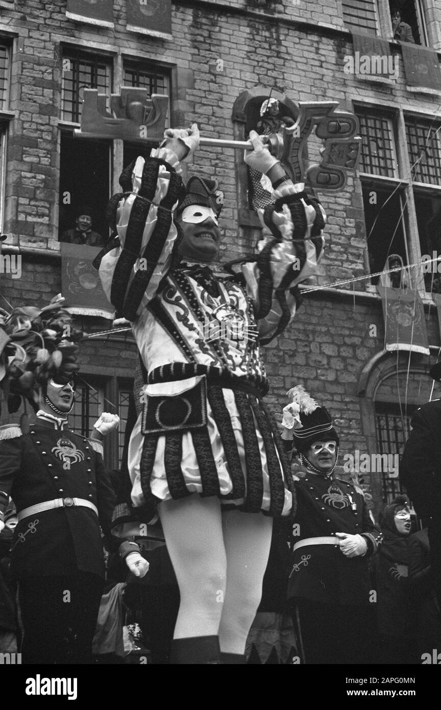 Carnival tour in Bergen op Zoom; Prince Carnival with key of the city