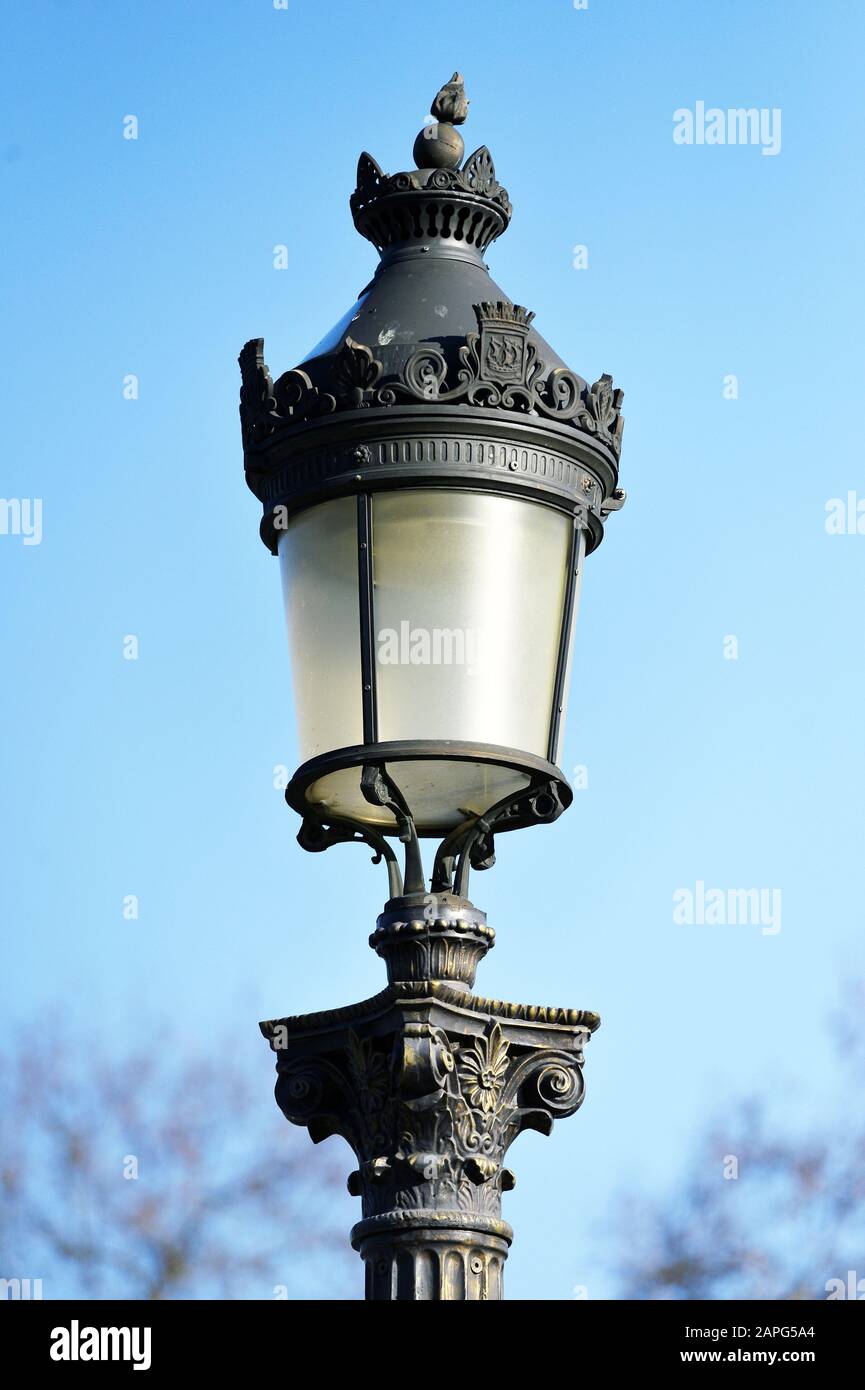 street-lamp-in-paris-france-stock-photo-alamy