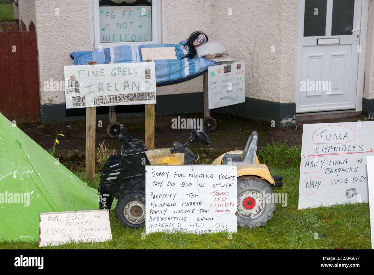 Carrigaline, Cork, Ireland. 23rd January, 2020. One resident voicing their opposition to canvassers and political parties for the forthcoming general election,  by erecting posters and props in their garden that touch on the main issues concerning the voters in Carrigaline, Co. Cork, Ireland. – Credit; David Creedon / Alamy Live News Stock Photo