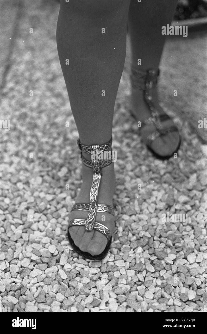 Utrechtse Jaarbeurs Description: Cleopatra a leather sandal in gold or silver color Date: January 8, 1968 Keywords: sandals Stock Photo