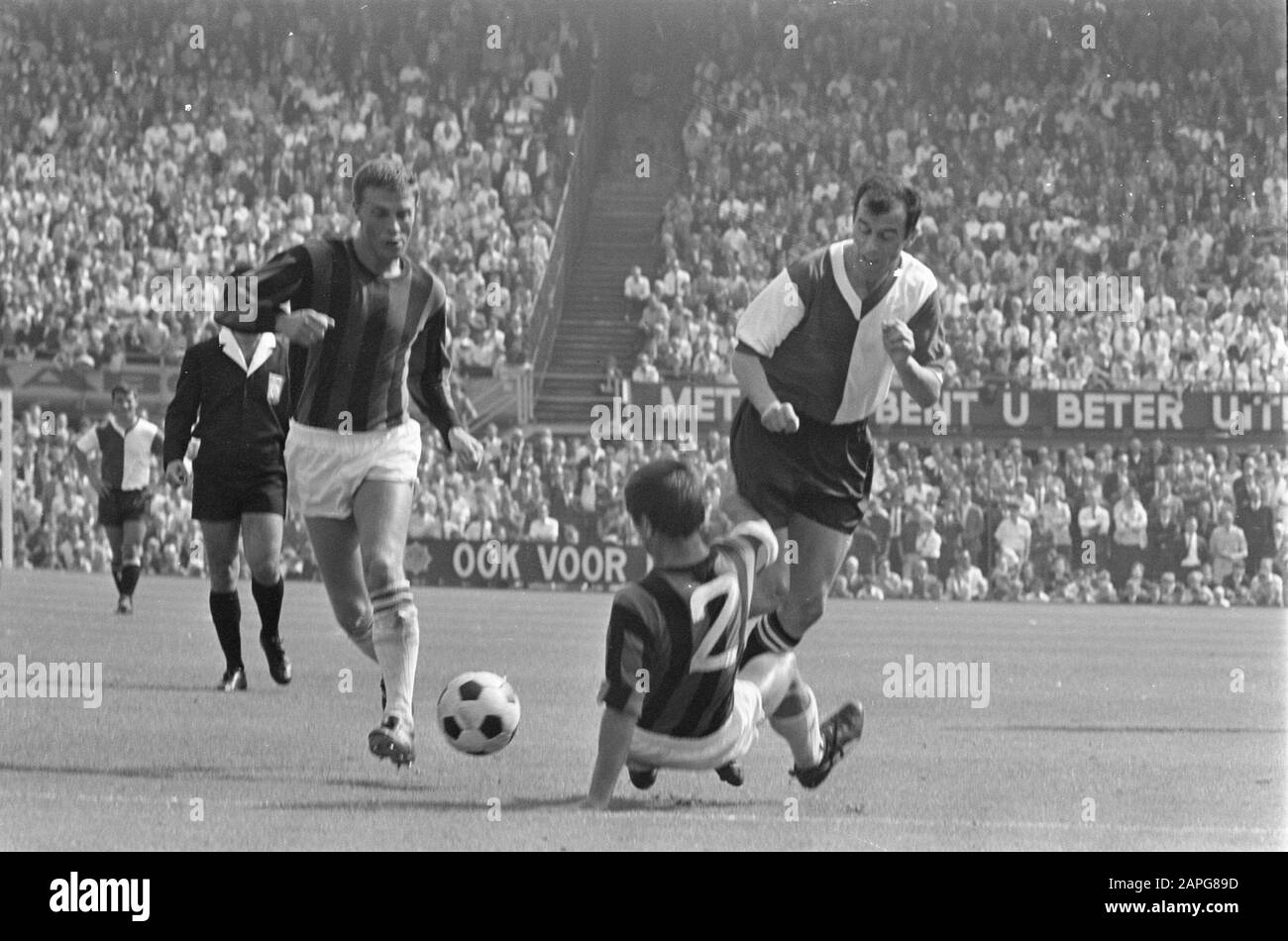 Feyenoord-DWS 3-0 Description: Coen Moulijn (right) in action Date: 25 august 1968 Location: Rotterdam, South-Holland Keywords: sport, football Personal name: Moulijn, Coen Stock Photo