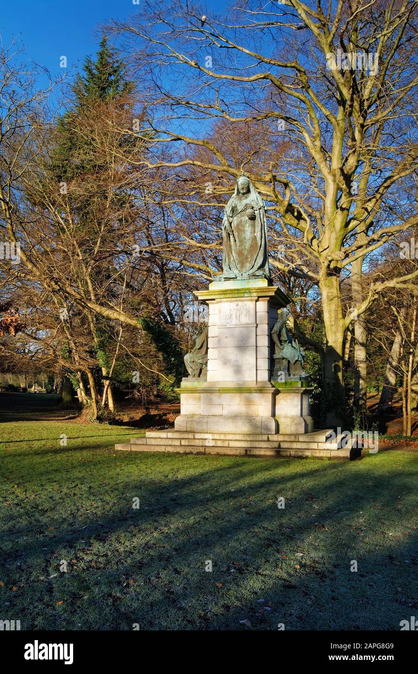 UK,South Yorkshire,Sheffield,Endcliffe Park,Queen Victoria's Statue