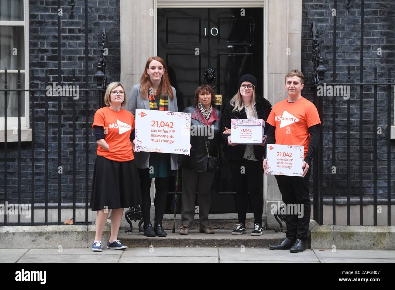 Janis Winehouse, mother of the late Amy Winehouse, with MS Society staff and people living with multiple sclerosis, delivers a letter to 10 Downing Street, London, demanding the government make urgent changes to Personal Independence Payments (PIP). Stock Photo