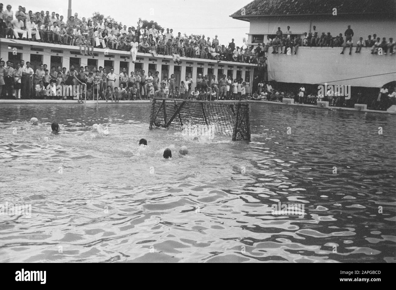 Water polo Description: Collection Photo collection Service for Army Contacts Indonesia, photon number 203-4-4 Date: april 1947 Location: Indonesia, Dutch East Indies Stock Photo