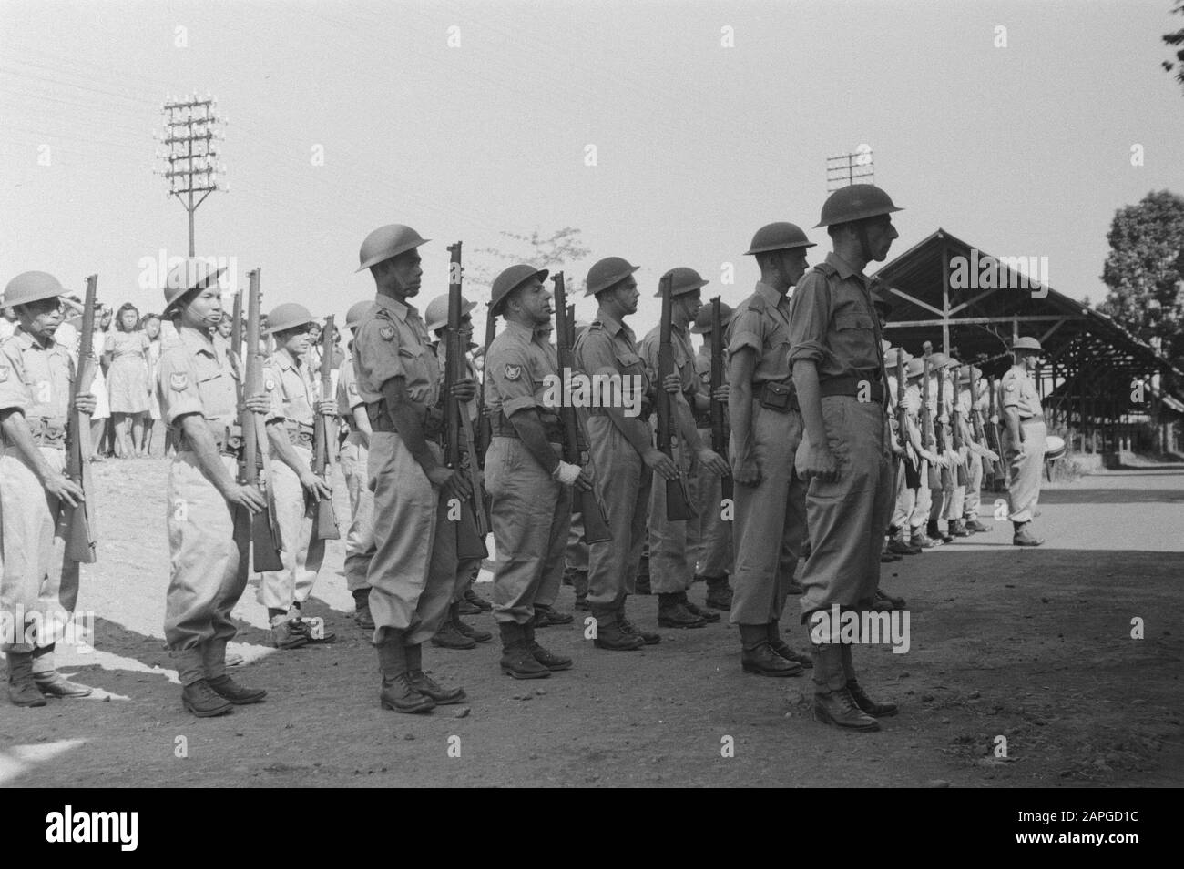 Award Sergeant J. Muller and Corporal M.J.B. Baggerman at Bandoeng Description: Collection Photo Collection Service for Army Contacts Indonesia, photon number 265-1-3 Date: July 1947 Location: Bandung, Indonesia, Dutch East Indies Stock Photo