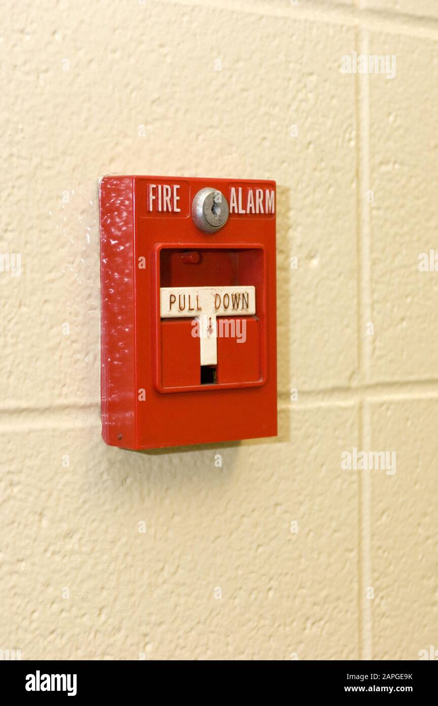 Красная пожарная сигнализация. Советская пожарная сигнализация. Пожарная сигнализация красная. Миниатюрный пожарная сигнализация. Пожарная сигнализация 1936.
