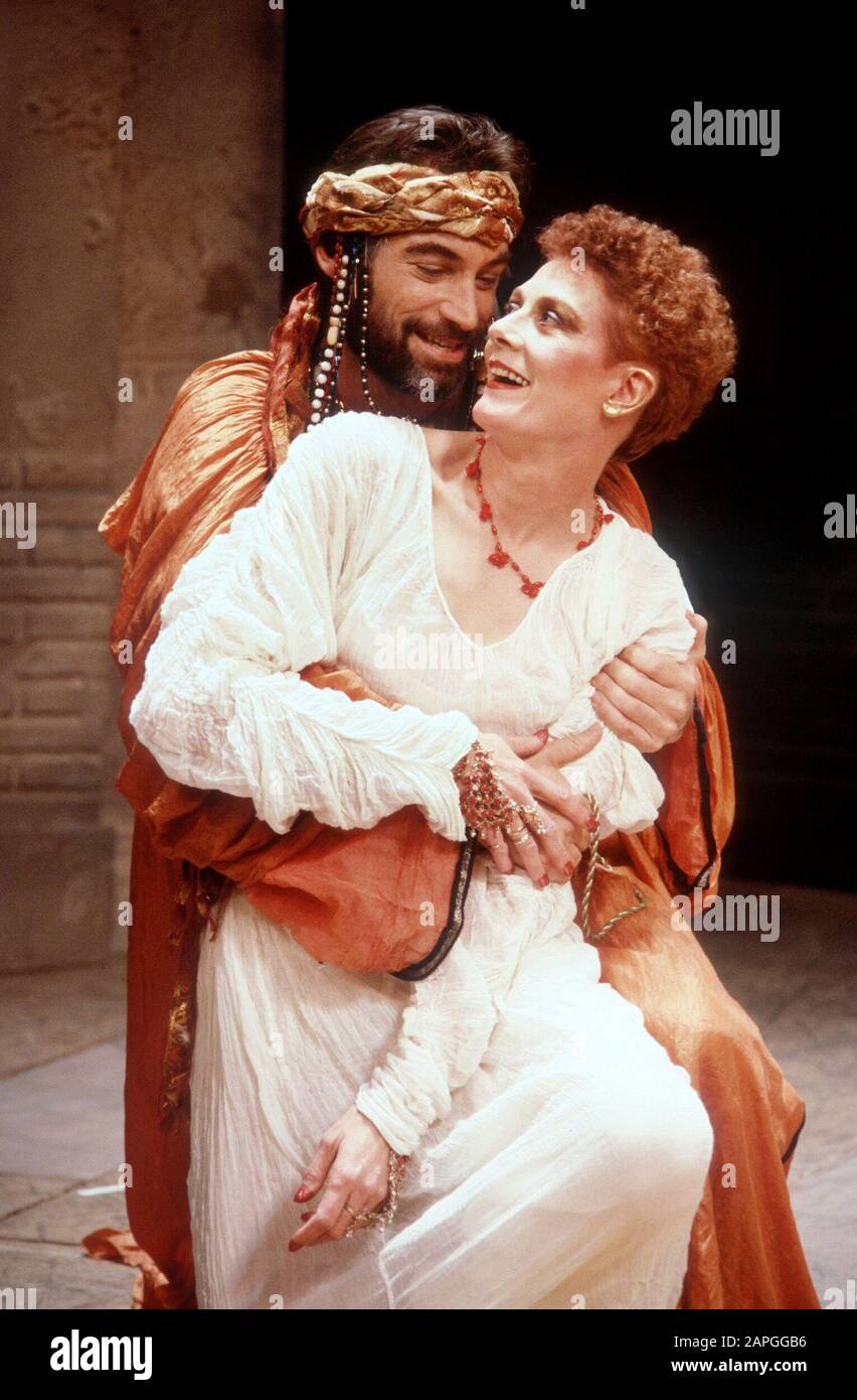 Timothy Dalton (Antony) and Vanessa Redgrave (Cleopatra) in ANTONY AND CLEOPATRA by Shakespeare  directed by Toby Robertson at the Theatre Royal Haymarket, London in 1986. Vanessa Redgrave, actress and political activist, born in London in 1937. Awarded CBE in 1967. In a long-term relationship with Timothy Dalton from 1971 to 1986. Stock Photo