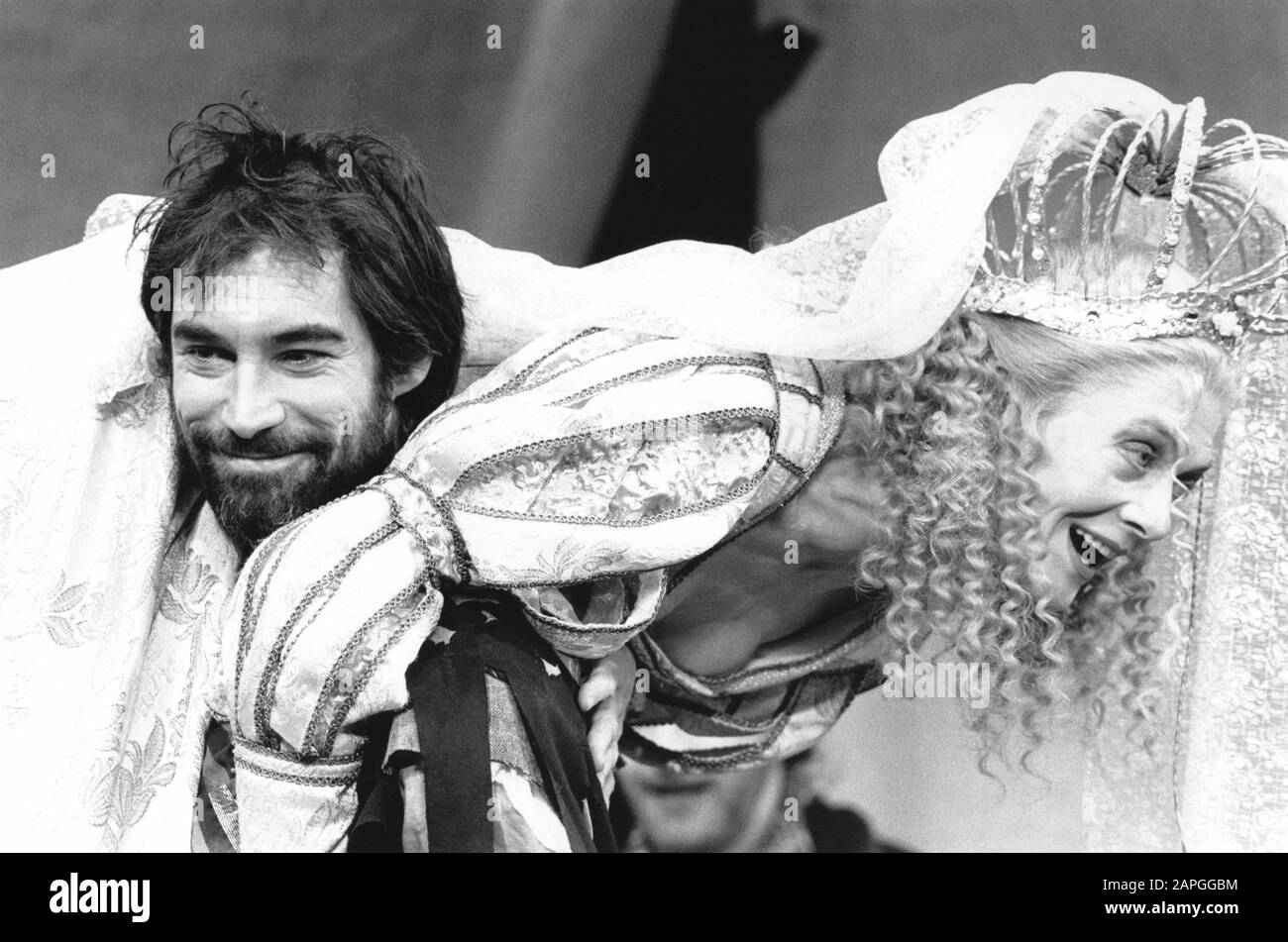 Timothy Dalton (Petruchio) and Vanessa Redgrave (Katherina) in THE TAMING OF THE SHREW by Shakespeare  directed by Toby Robertson at the Theatre Royal Haymarket, London in 1986. Vanessa Redgrave, actress and political activist, born in London in 1937. Awarded CBE in 1967. In a long-term relationship with Timothy Dalton from 1971 to 1986. Stock Photo