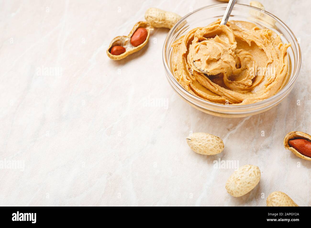 smooth peanut butter on a knife Stock Photo - Alamy