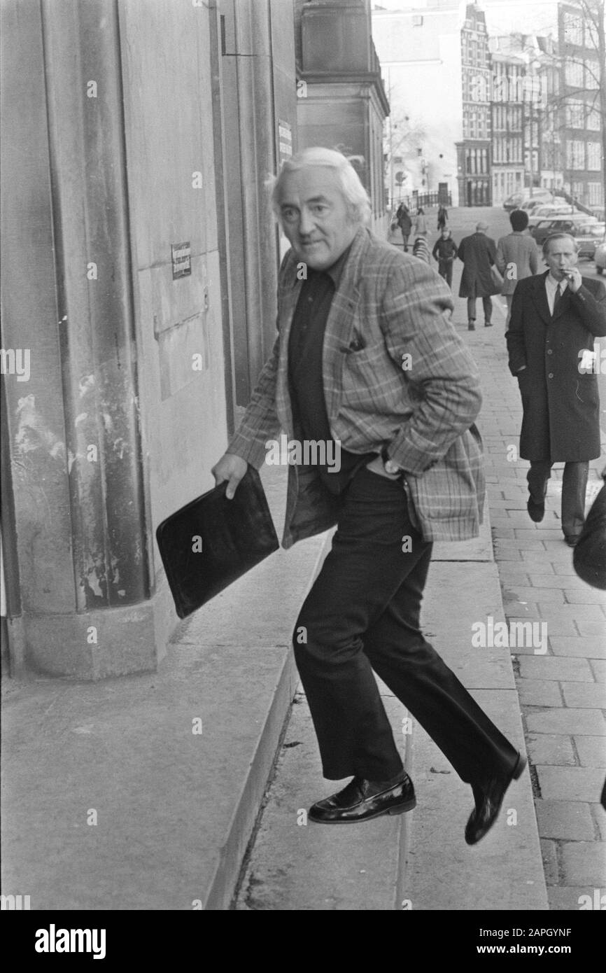 Cor Coster enters the court at the Prinsengracht in Amsterdam in